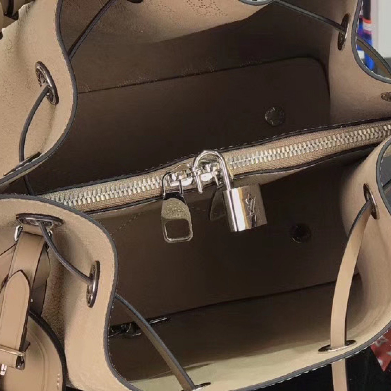 LV MURIA M55801