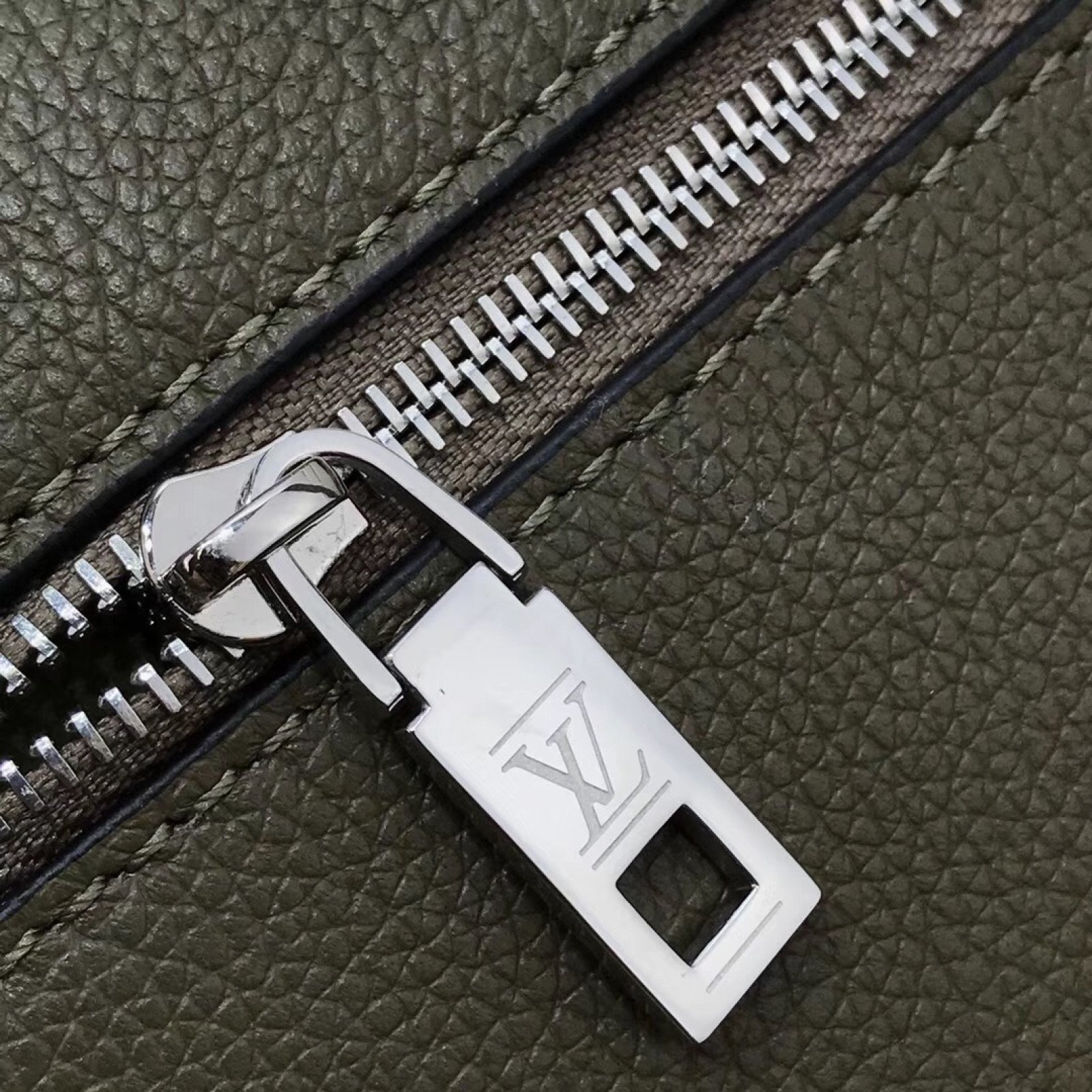 LV MYLOCKME BB M55522