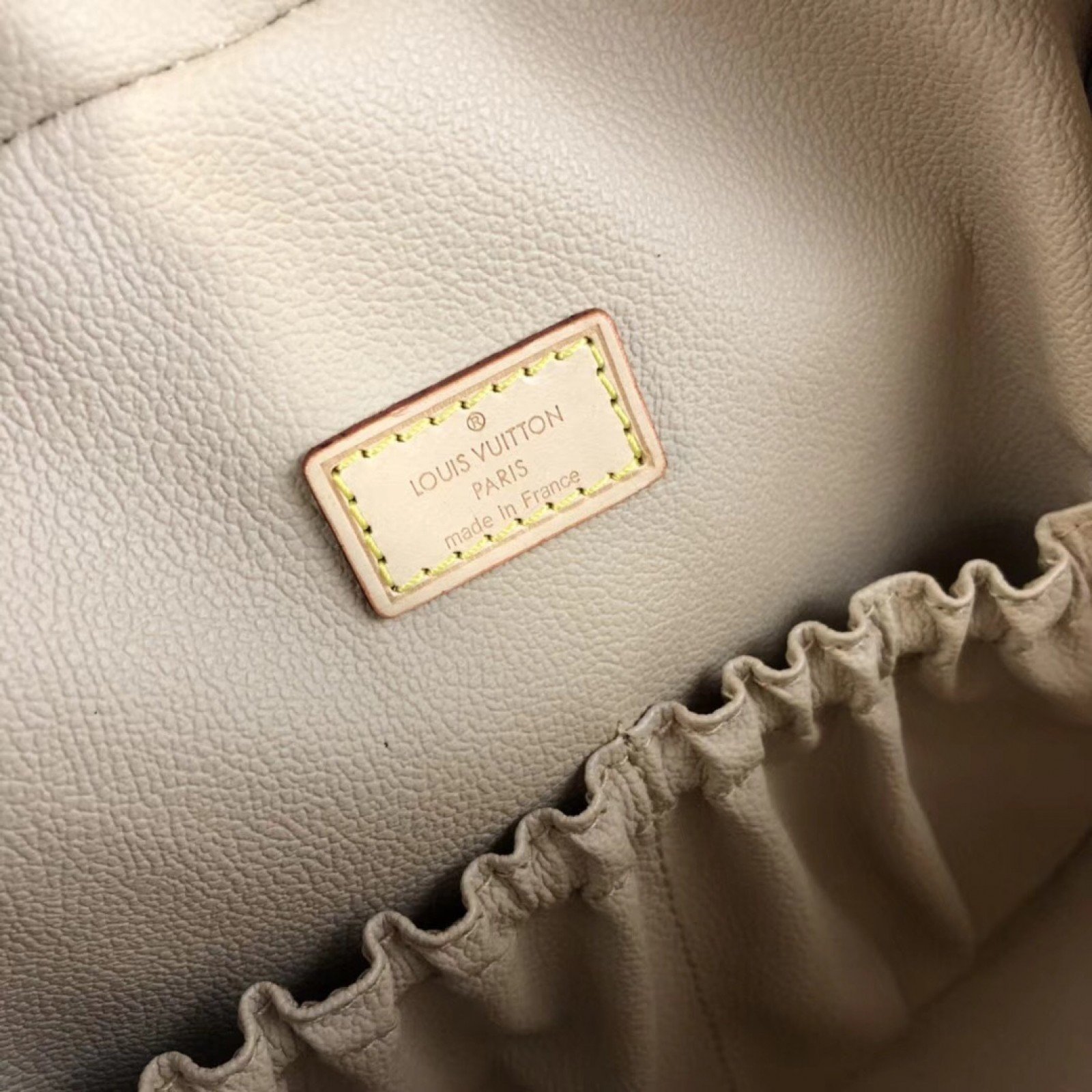 LV NANO NOE M47500