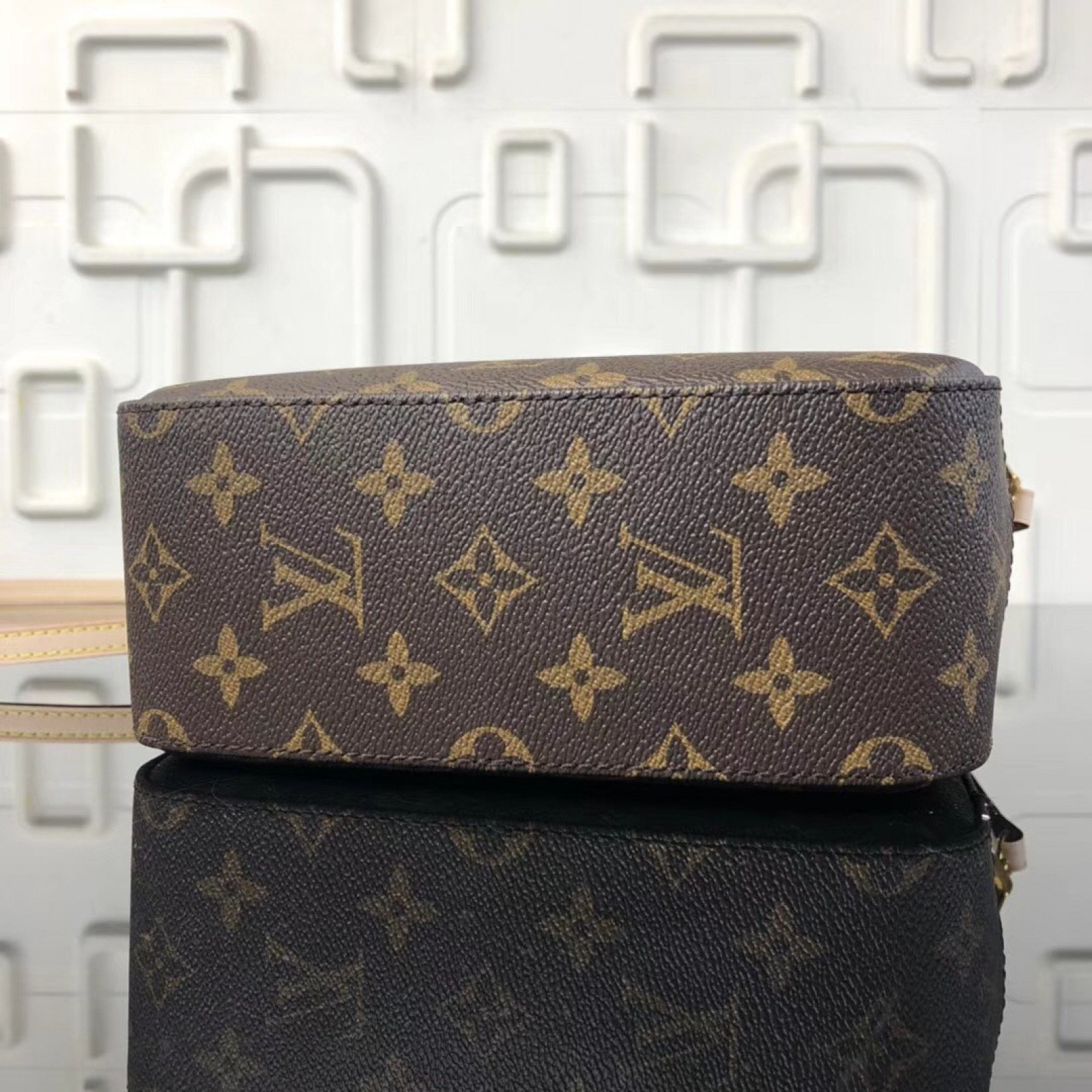 LV NANO NOE M47500