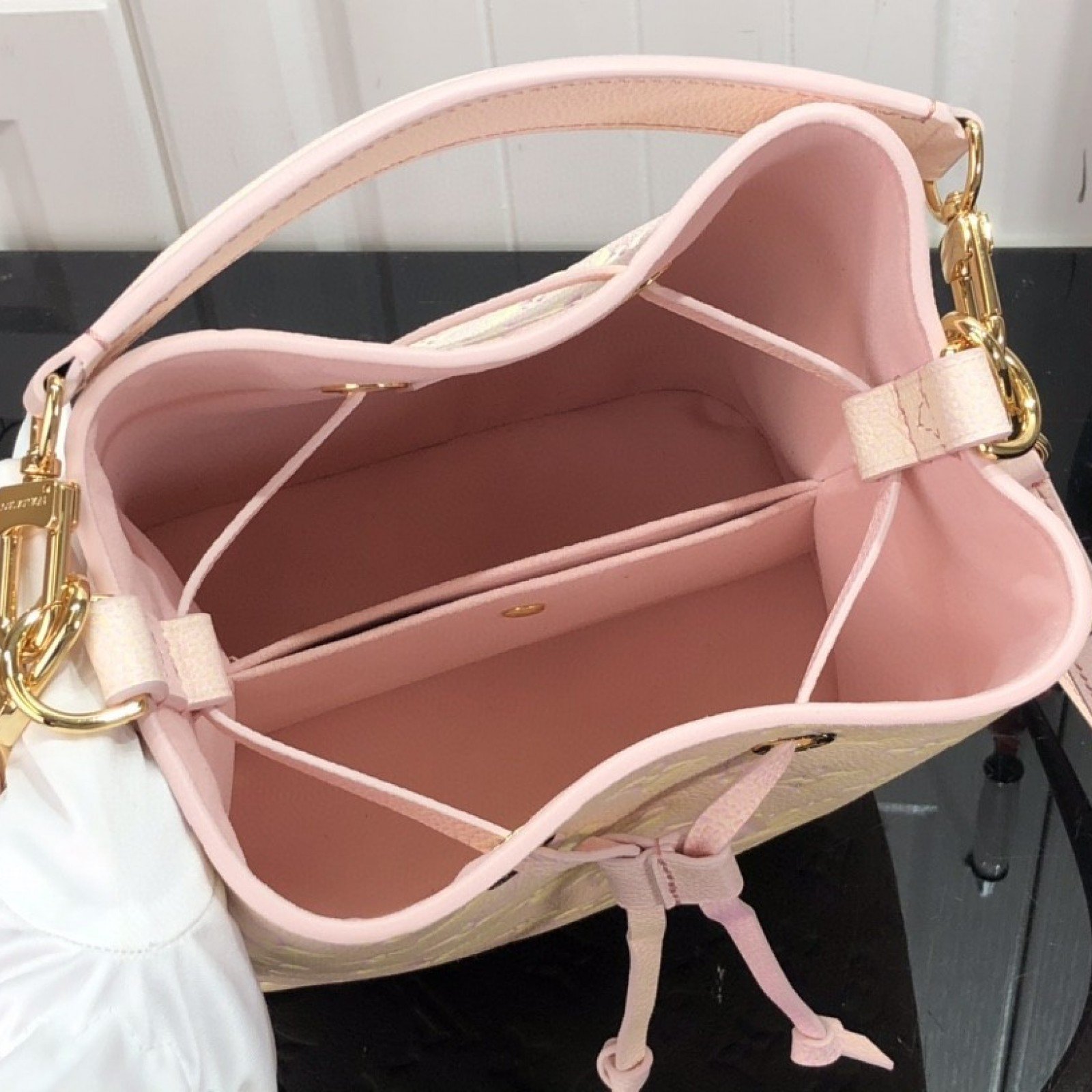LV NEONOE BB M46174