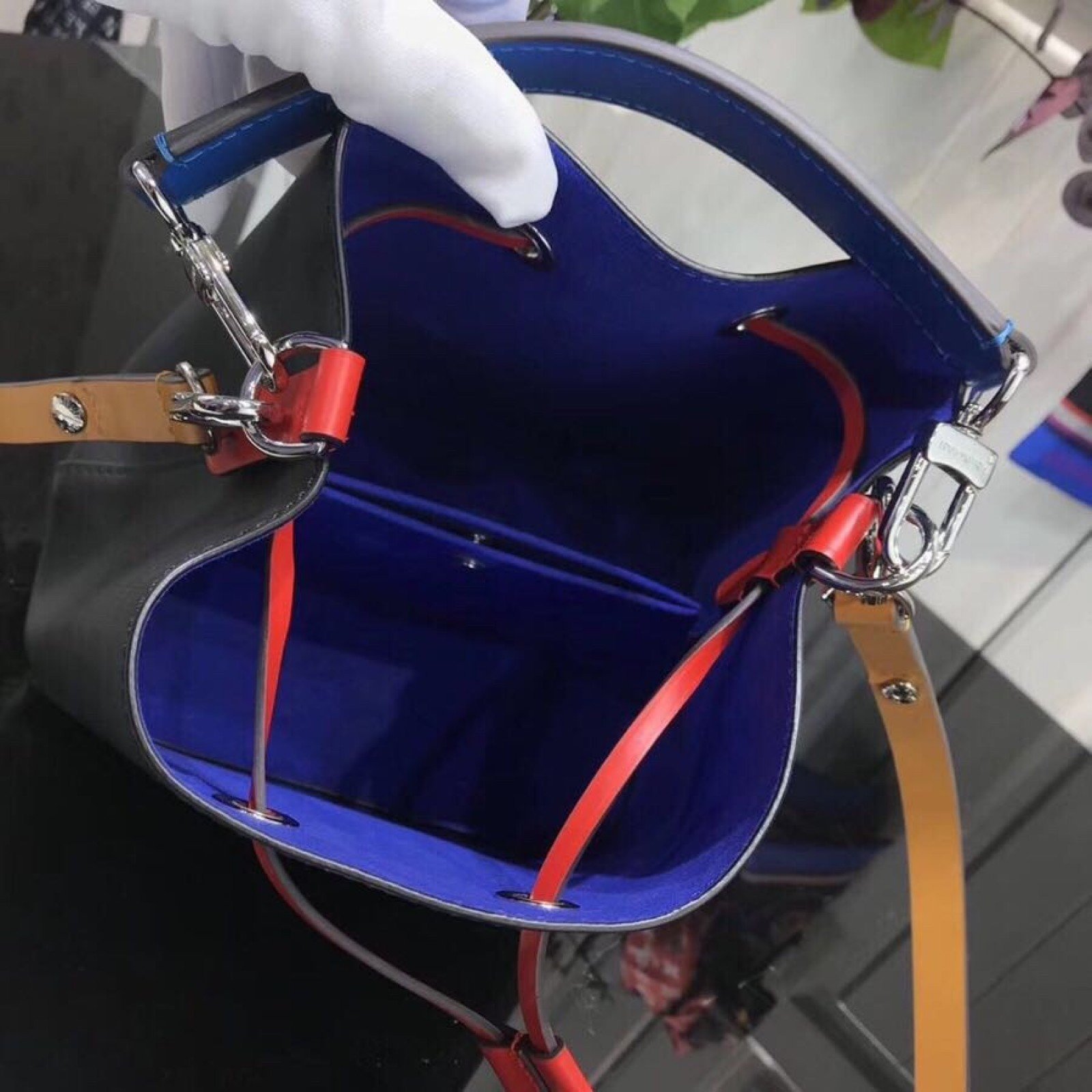 LV NEONOE BB M56212