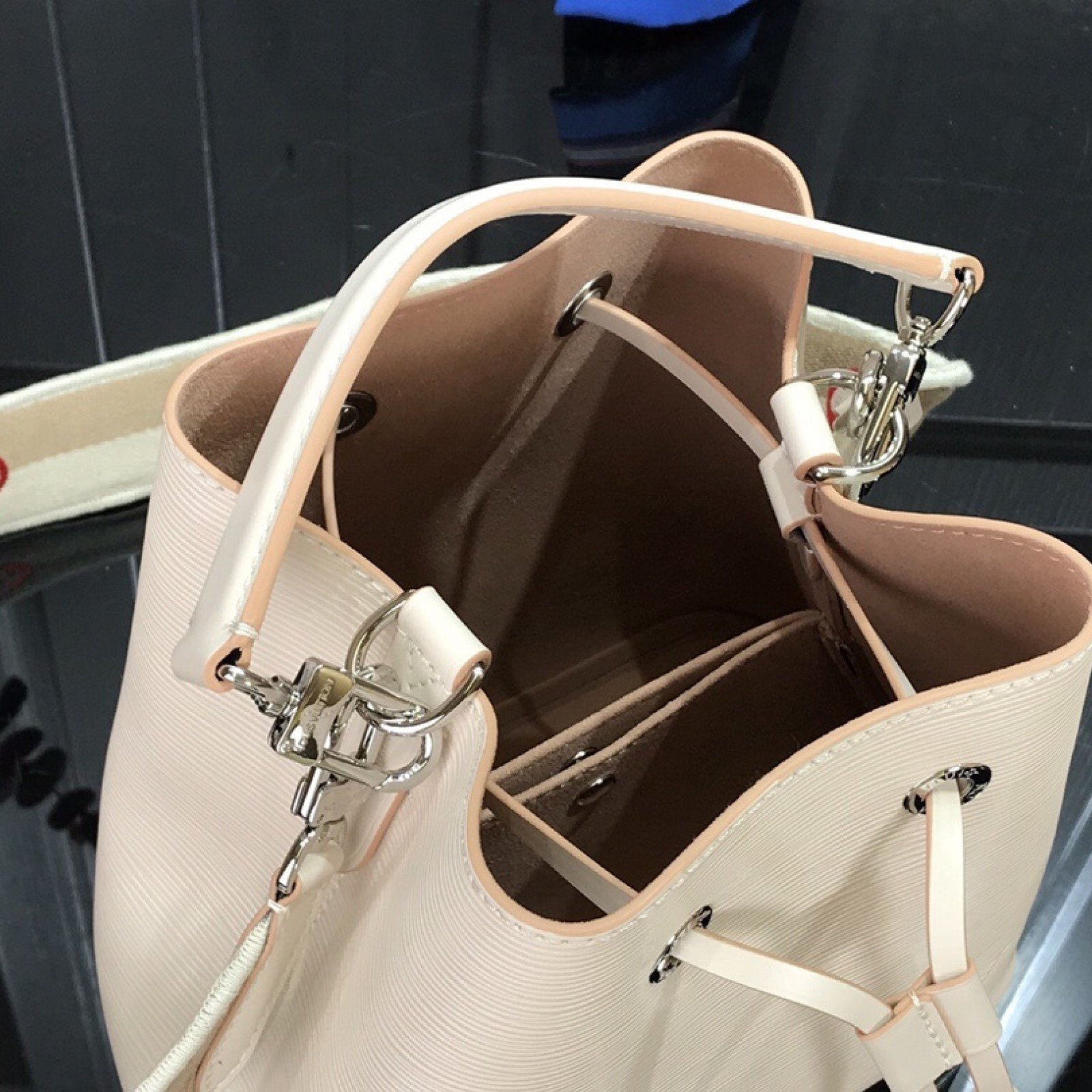 LV NEONOE BB M57691