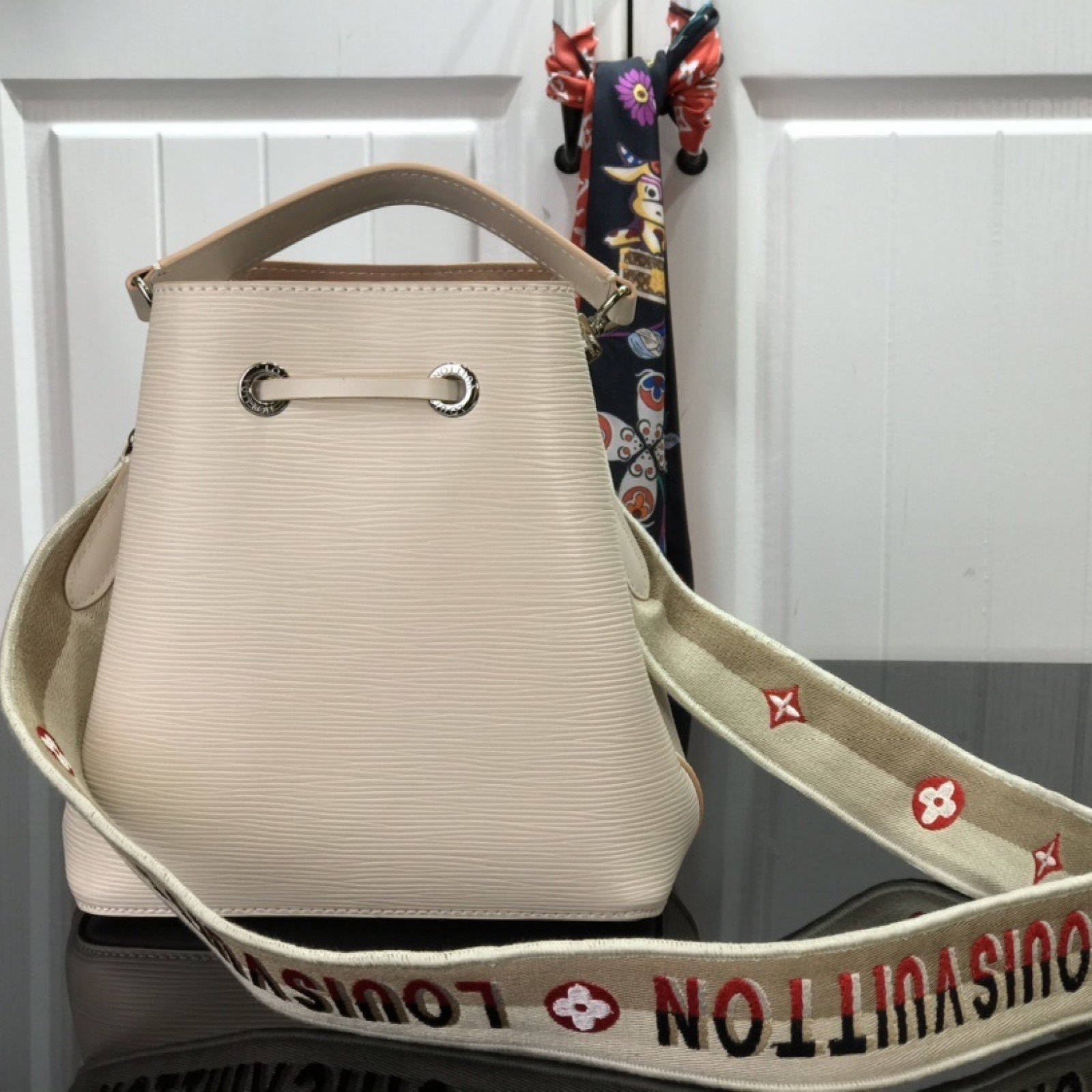 LV NEONOE BB M57691