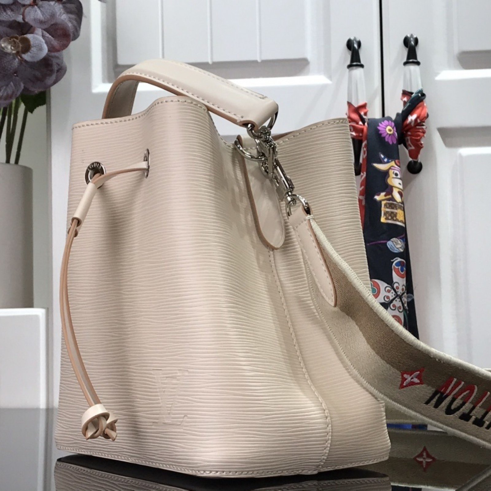 LV NEONOE BB M57691