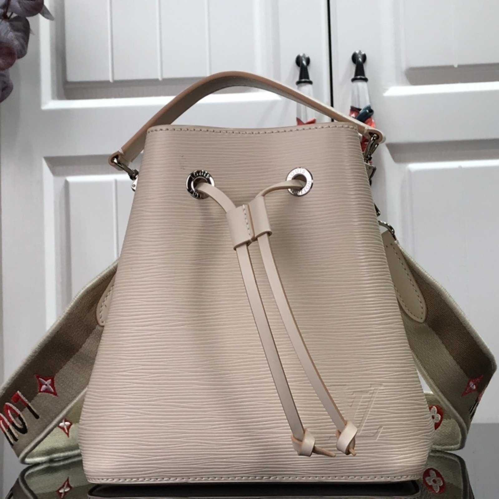 LV NEONOE BB M57691