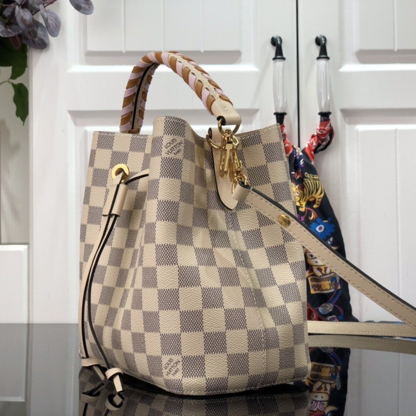 LV NEONOE BB N45292