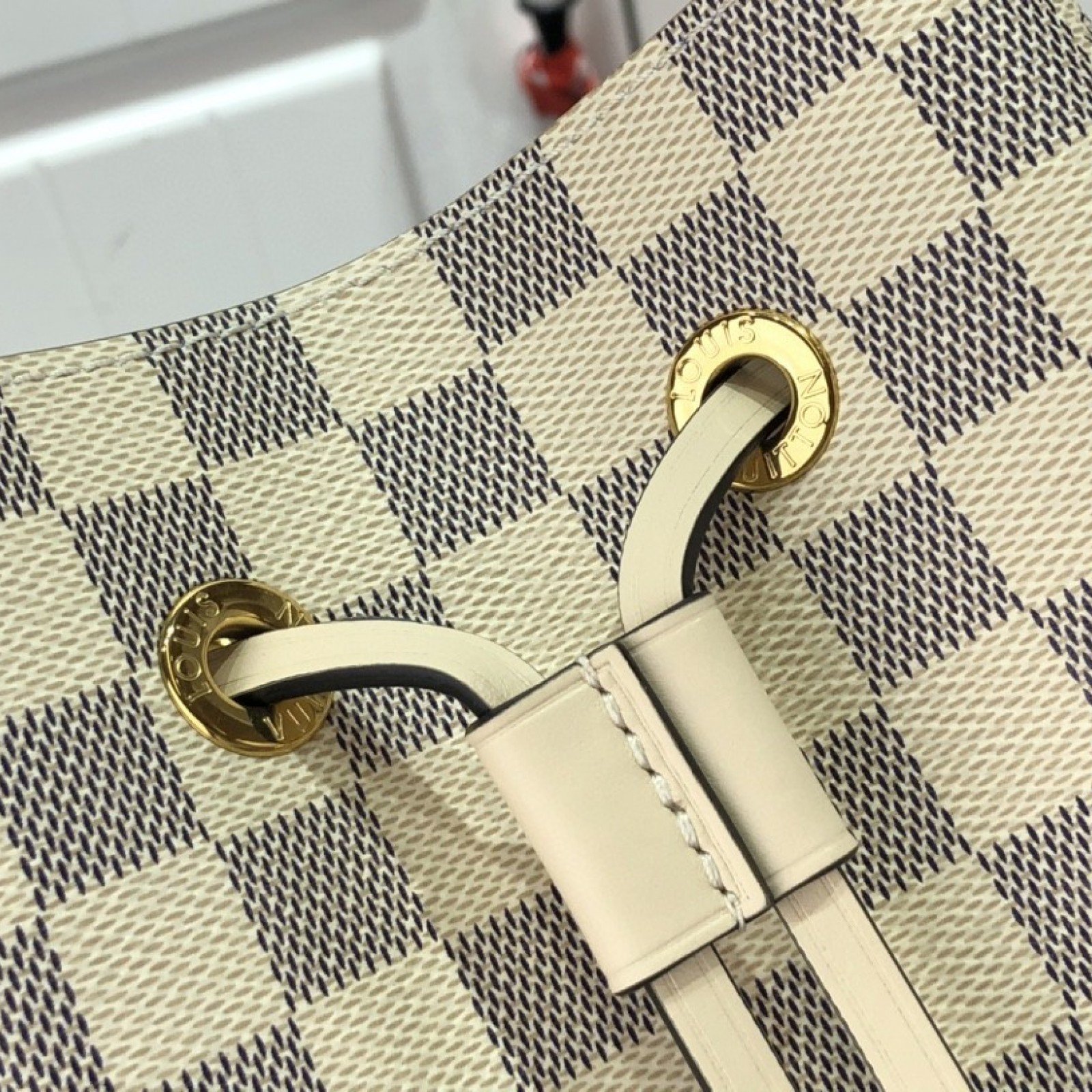 LV NEONOE BB N45292