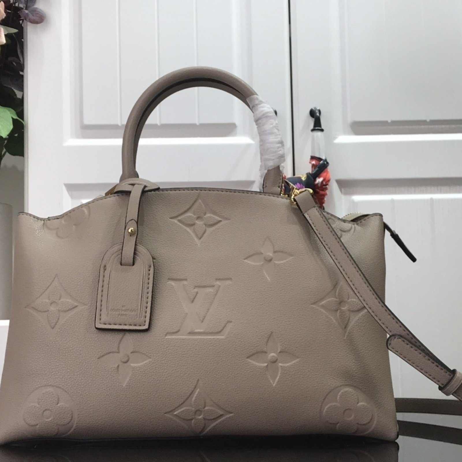 LV NEW GRAND PALAIS N45811