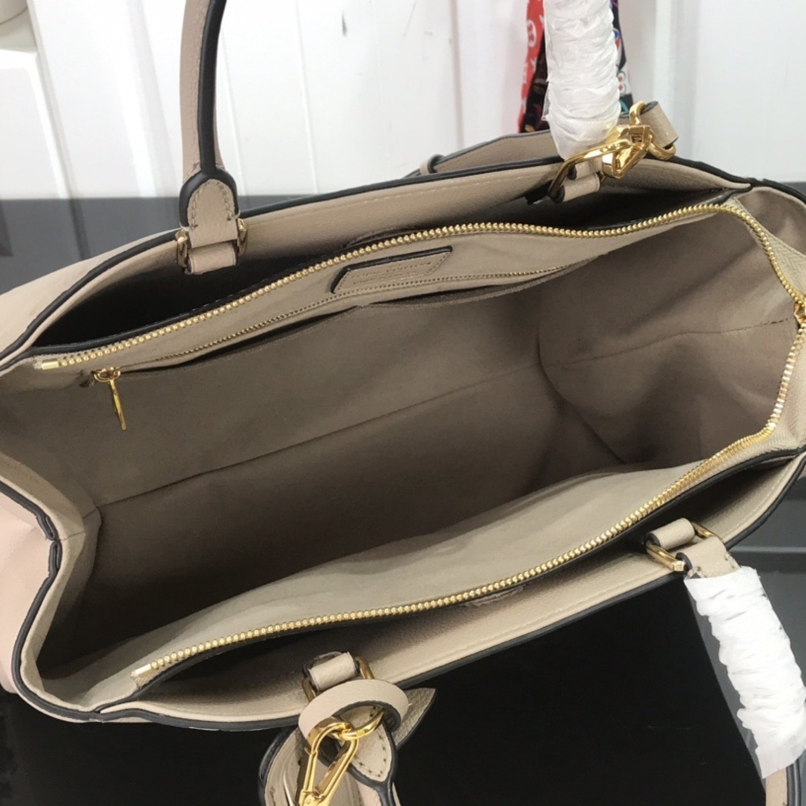 LV NEW GRAND PALAIS N45811