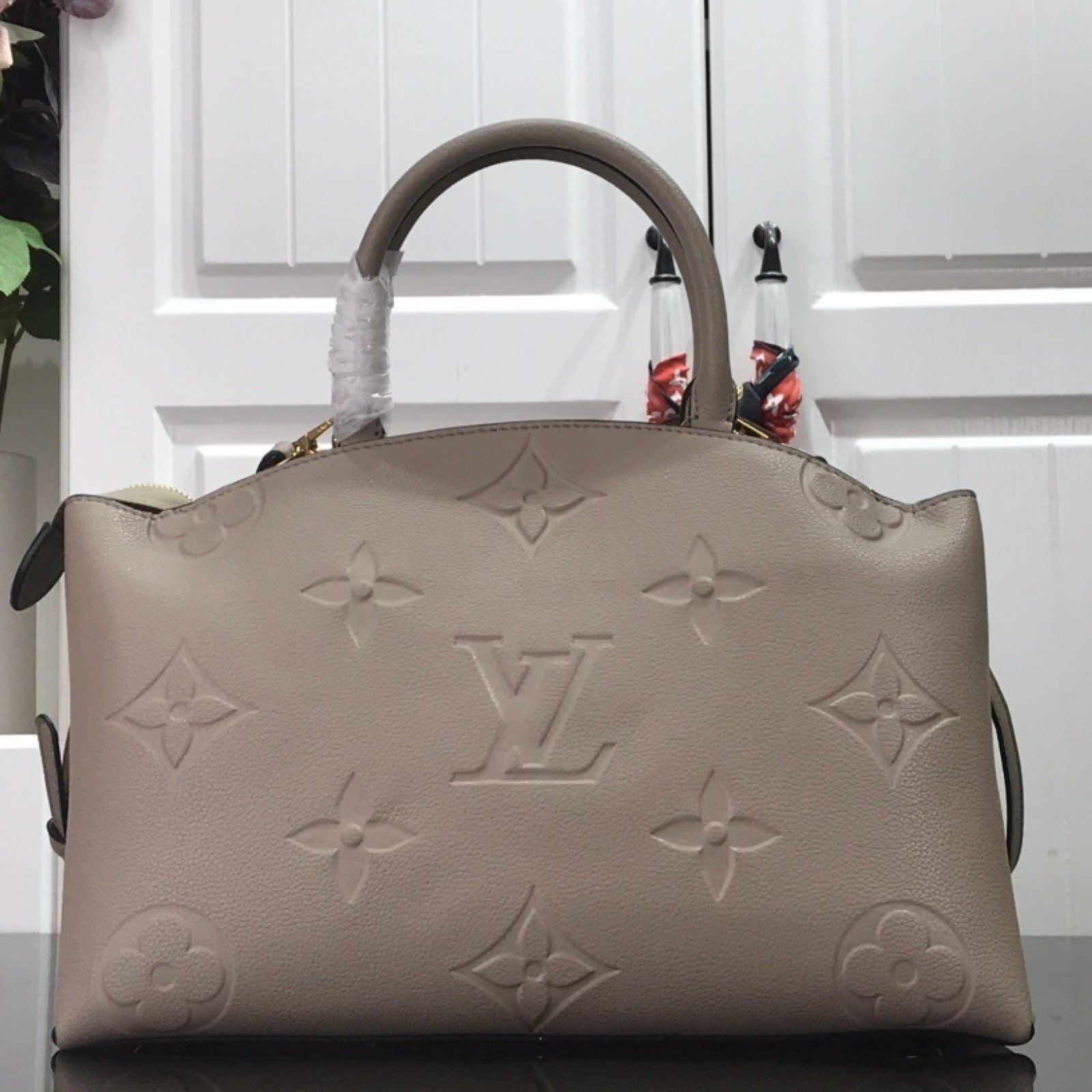 LV NEW GRAND PALAIS N45811