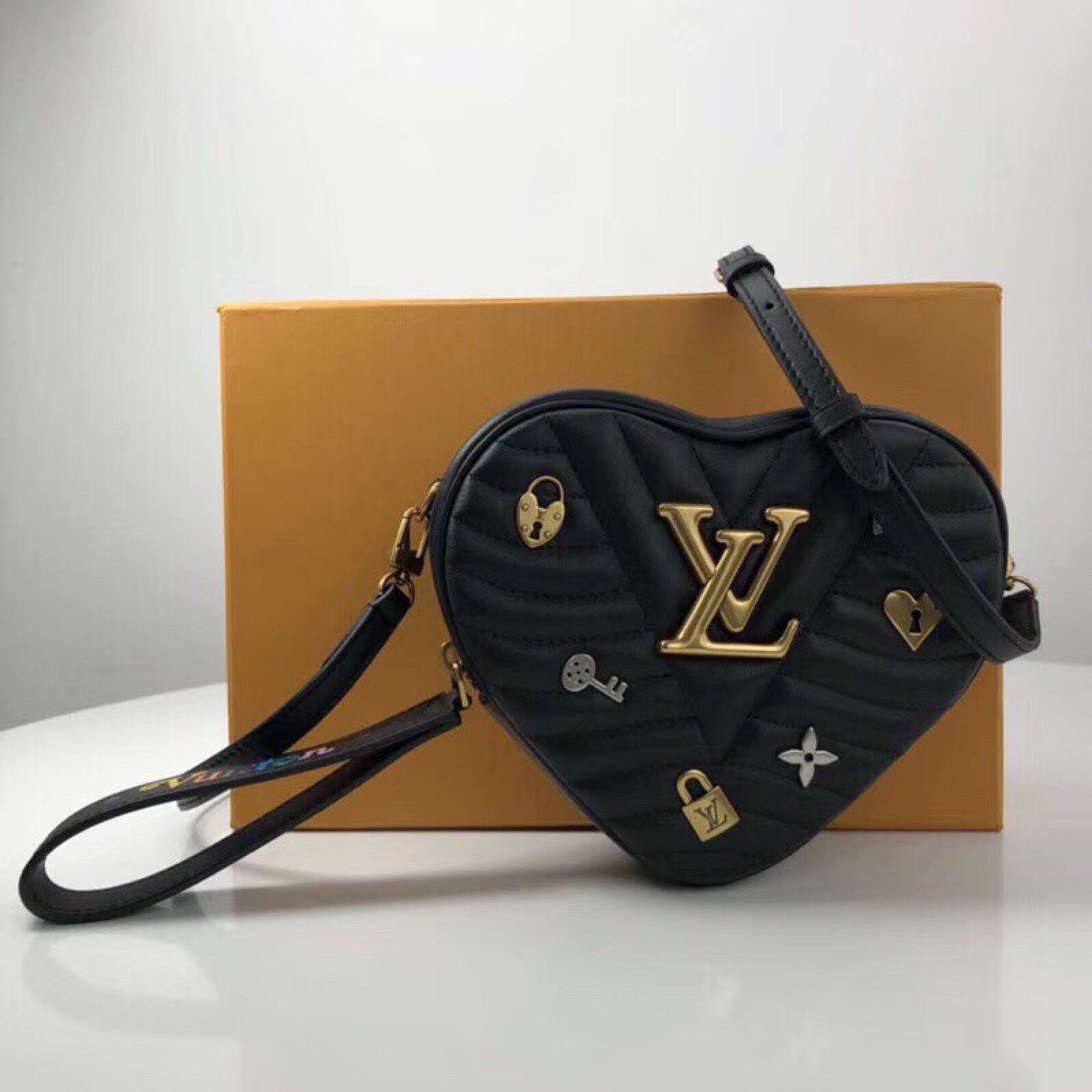LV NEW WAVE HEART BAG M53205