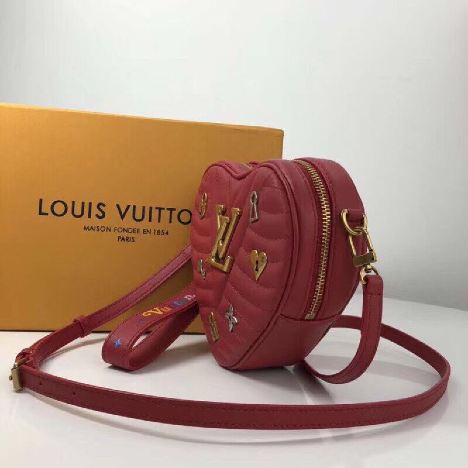 LV NEW WAVE HEART BAG M53205