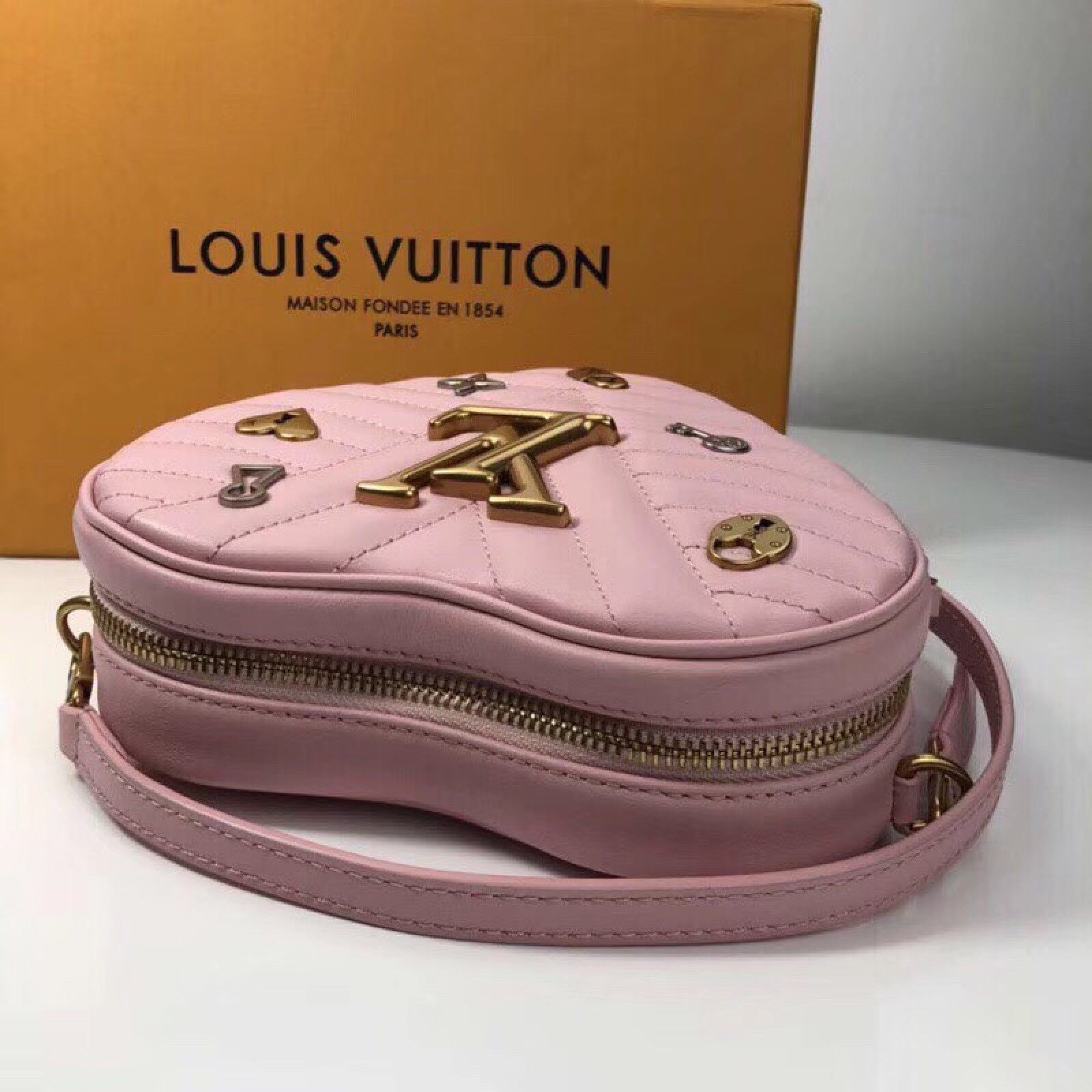 LV NEW WAVE HEART BAG M53205