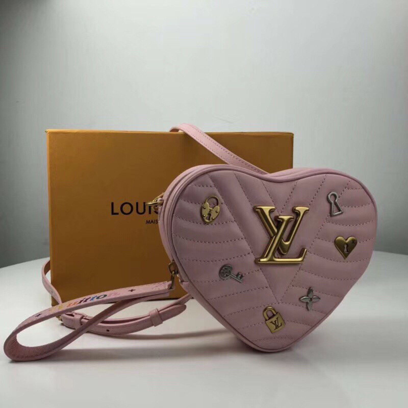 LV NEW WAVE HEART BAG M53205
