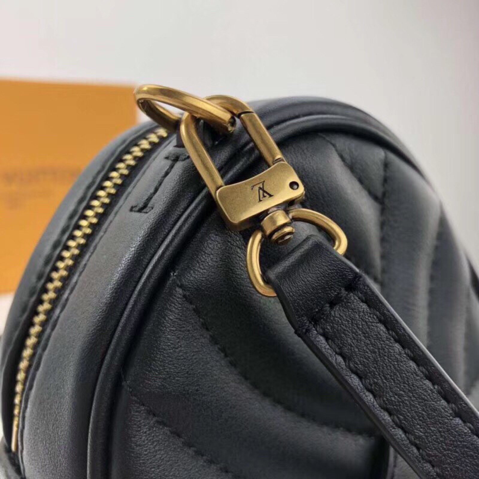 LV NEW WAVE HEART BAG M53205