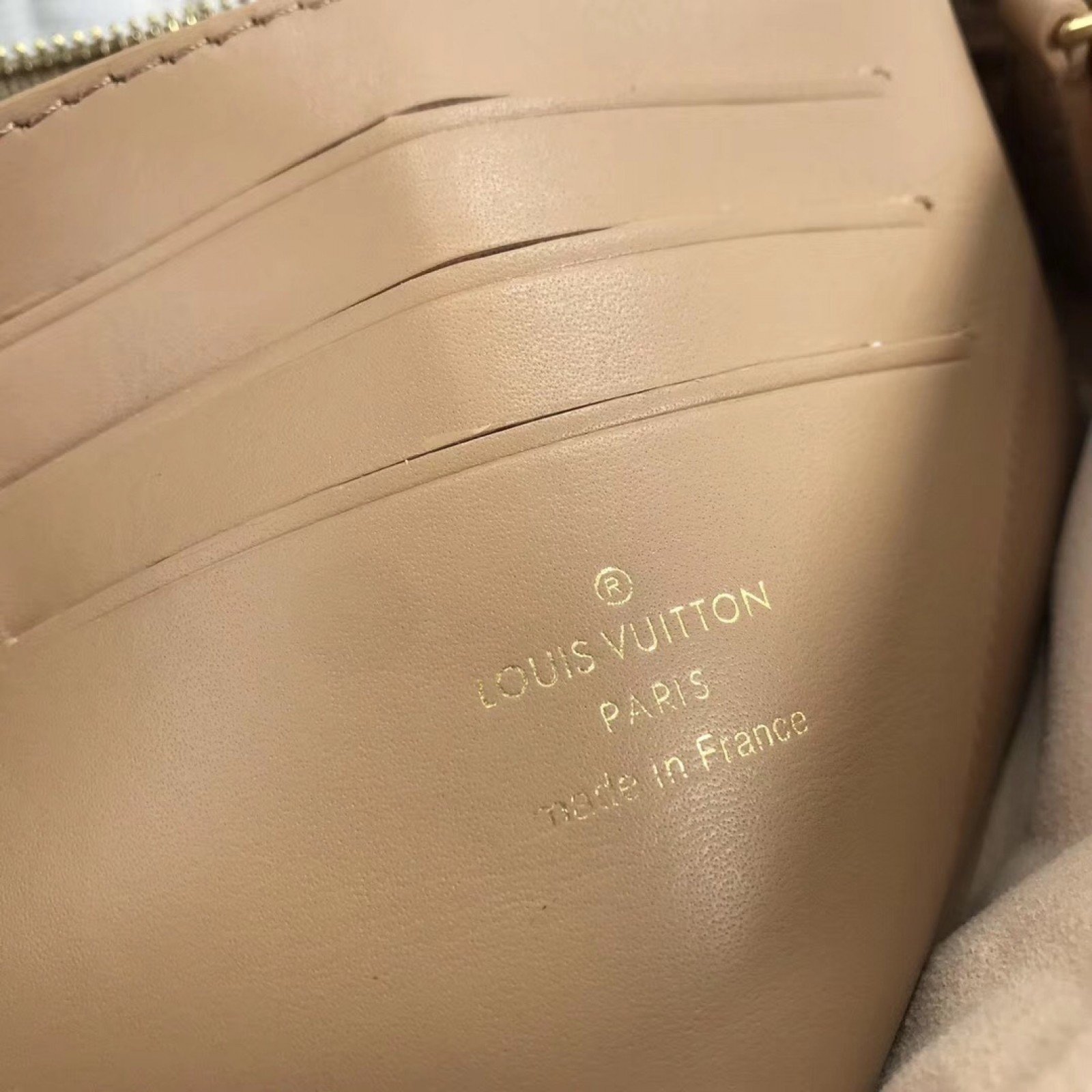 LV NEW WAVE ZIP POCHETTE M63943