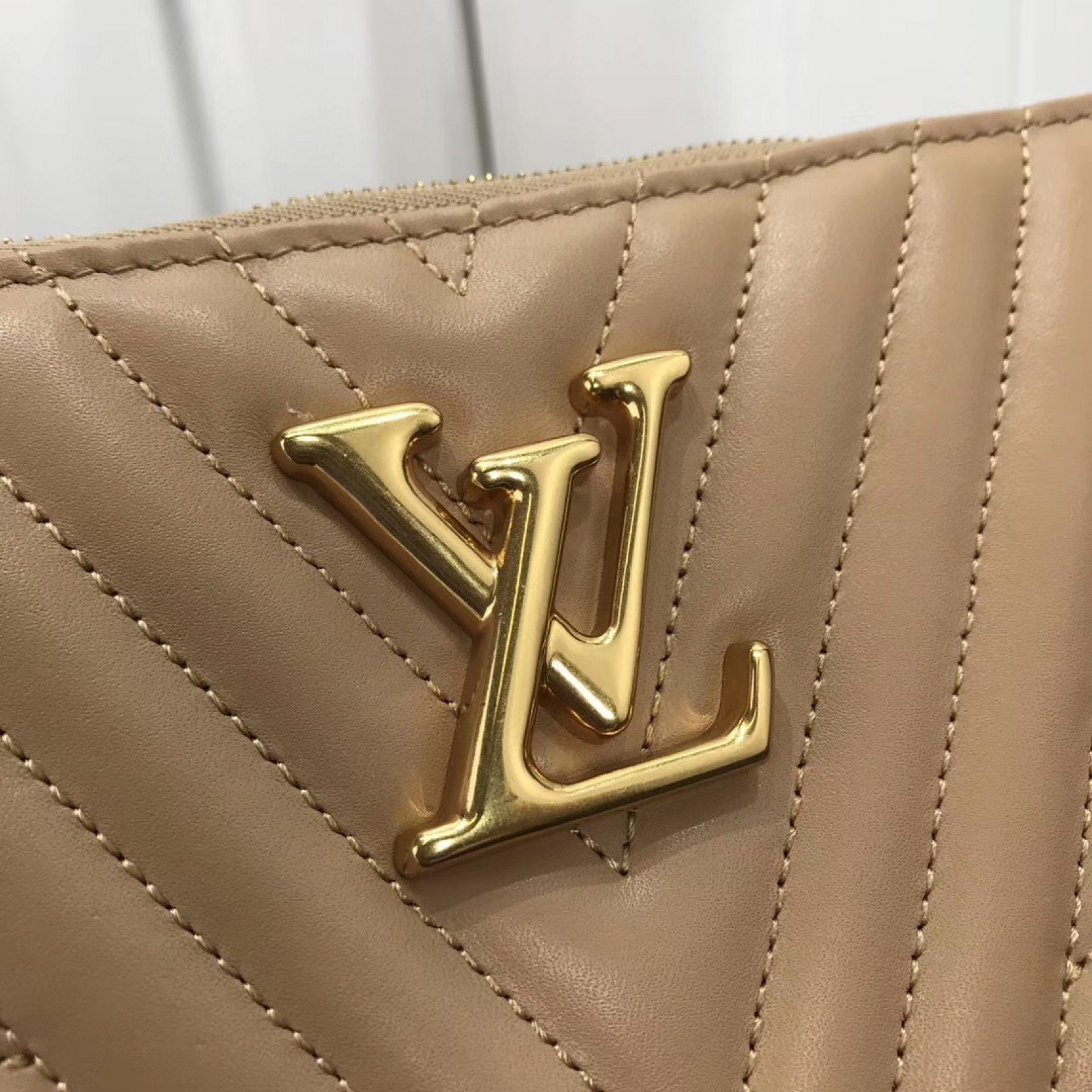 LV NEW WAVE ZIP POCHETTE M63943