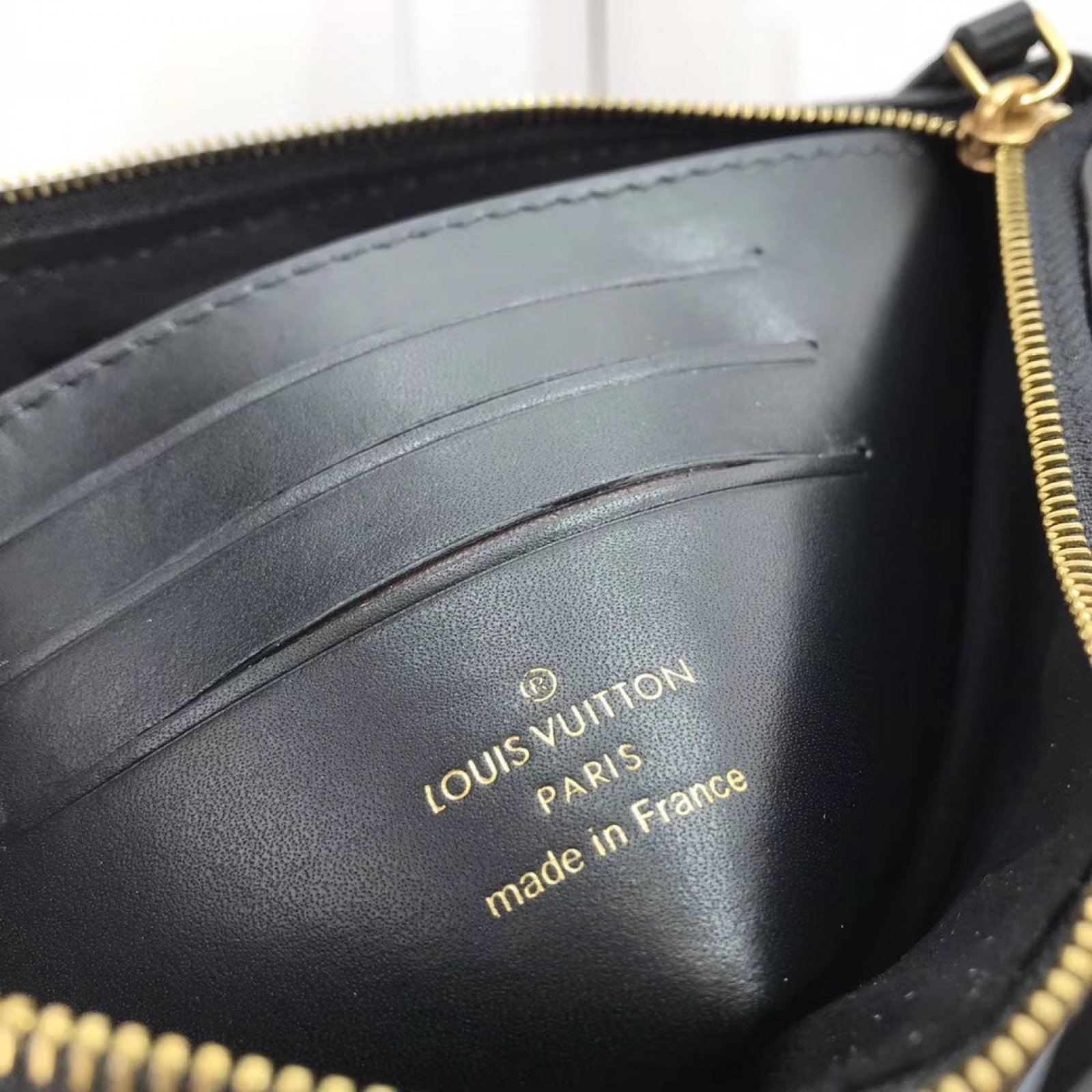 LV NEW WAVE ZIP POCHETTE M63943