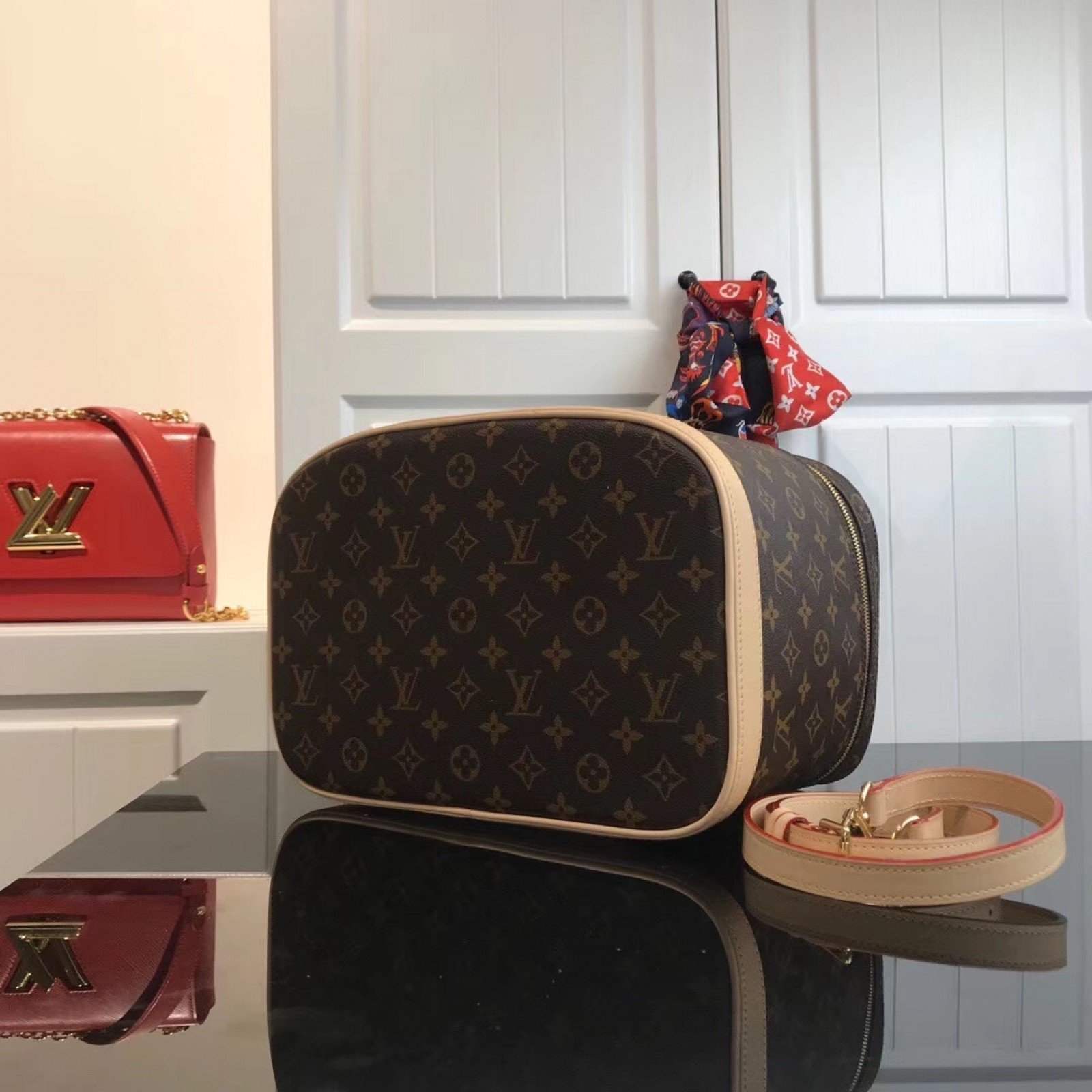 LV NICE Cosmetic bag M47280