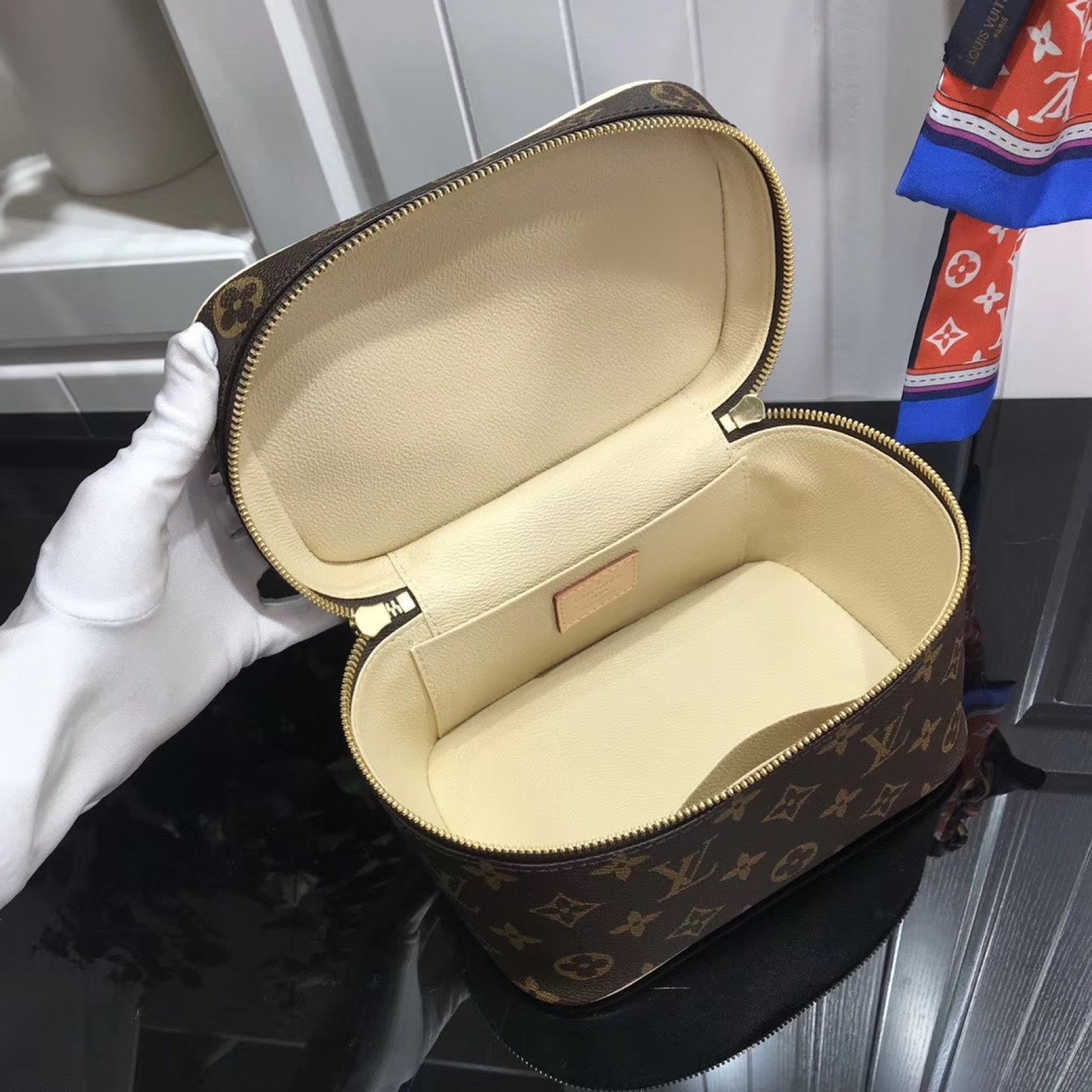 LV NICE MINI Cosmetic bag M42266