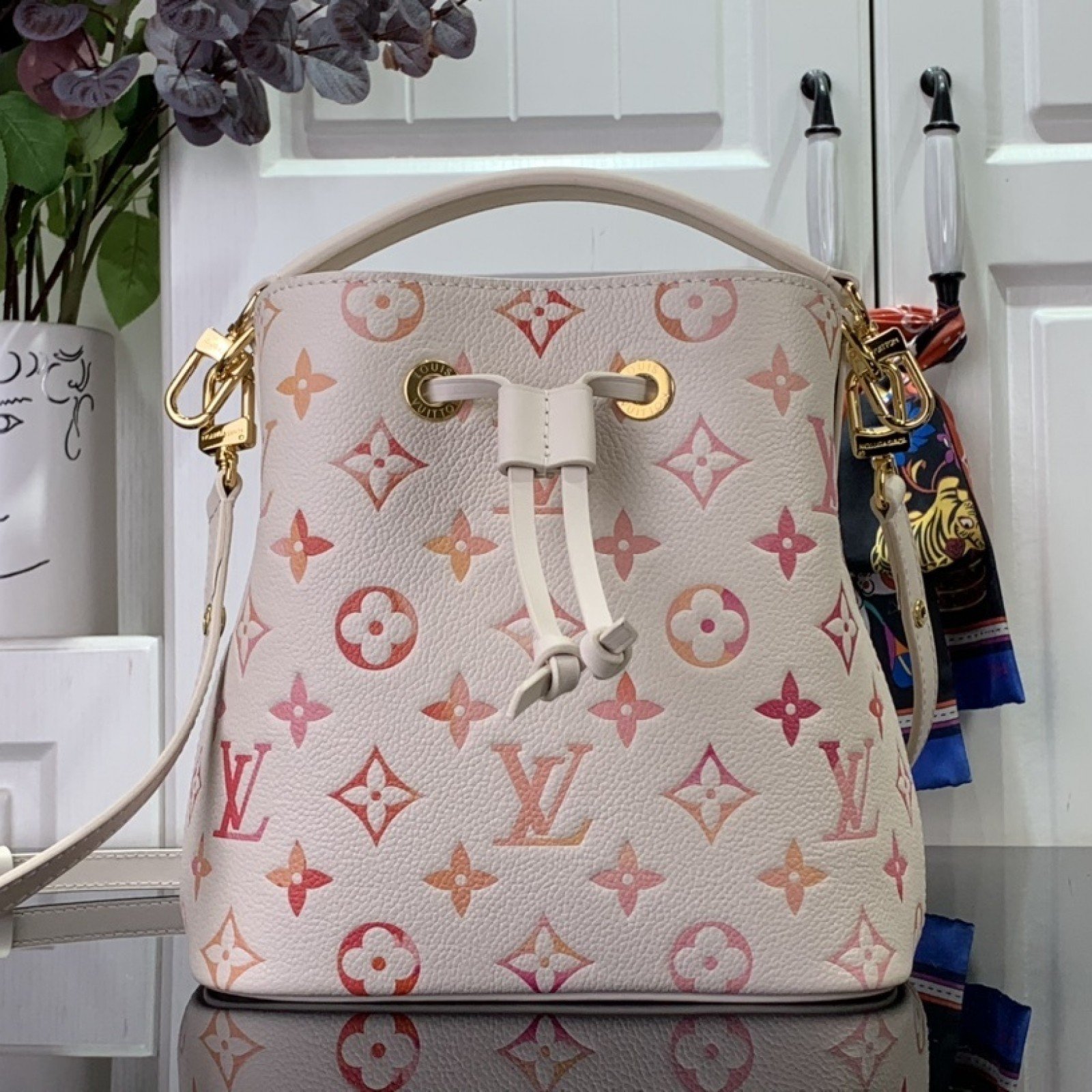 LV NÉONOÉ BB m24649