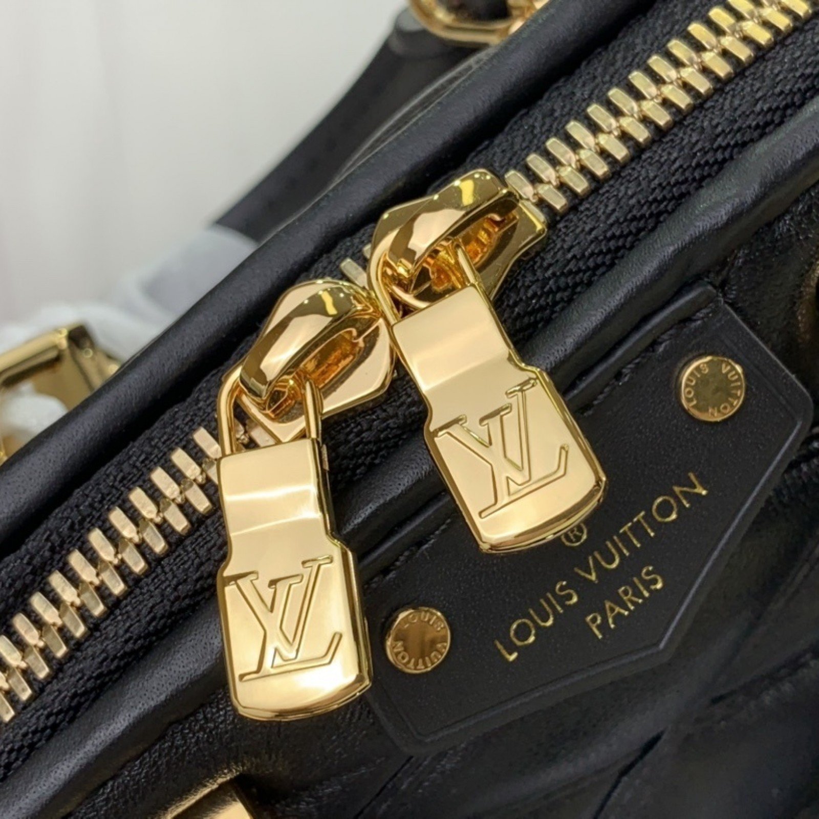 LV Nano Alma m83048