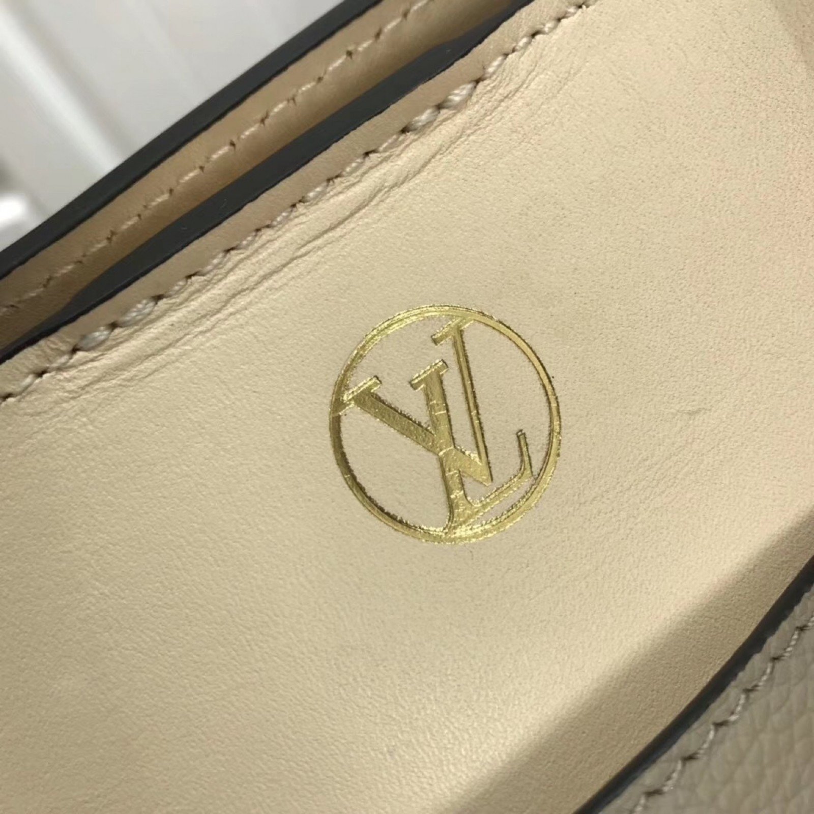LV ON MY SIDE M53826