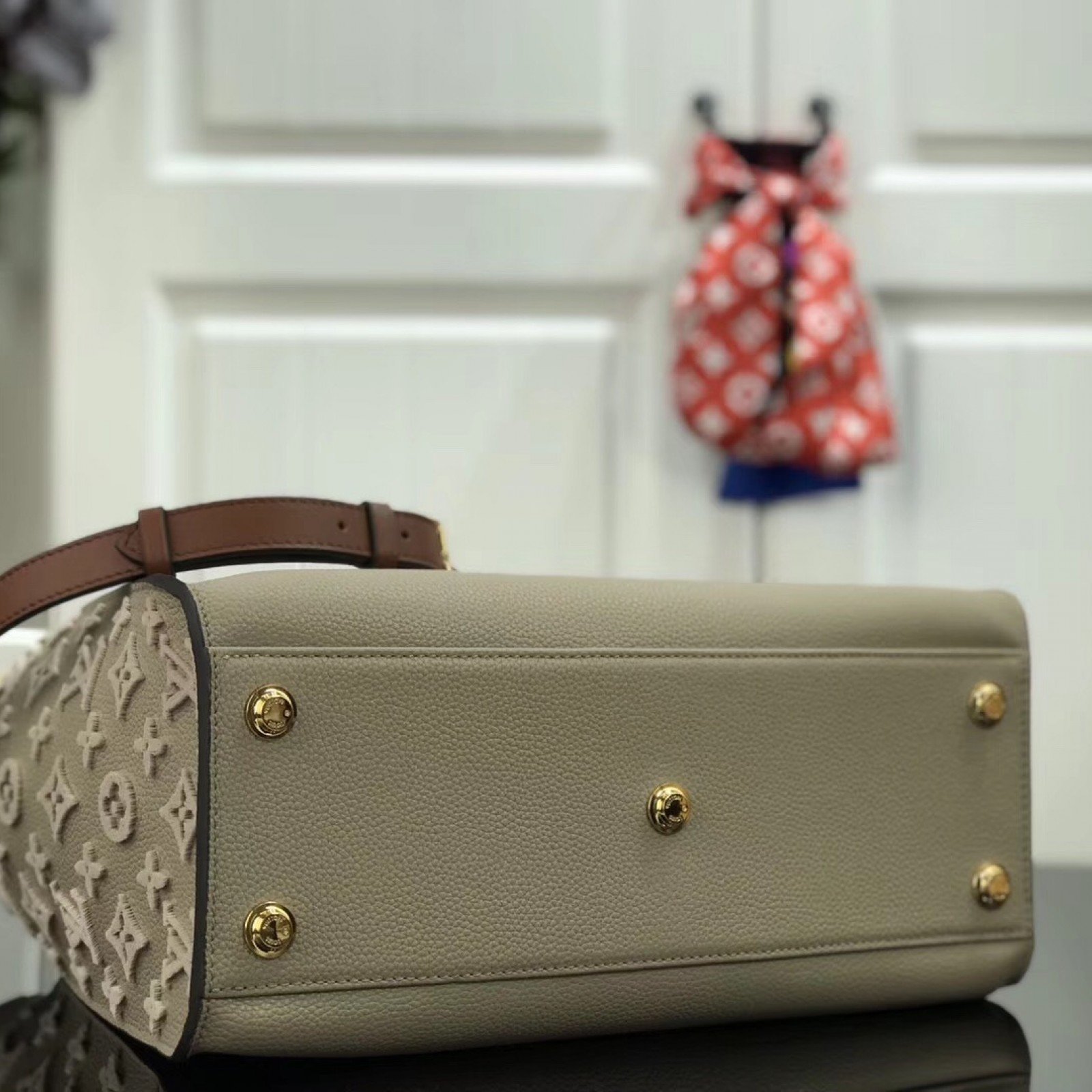 LV ON MY SIDE M53826