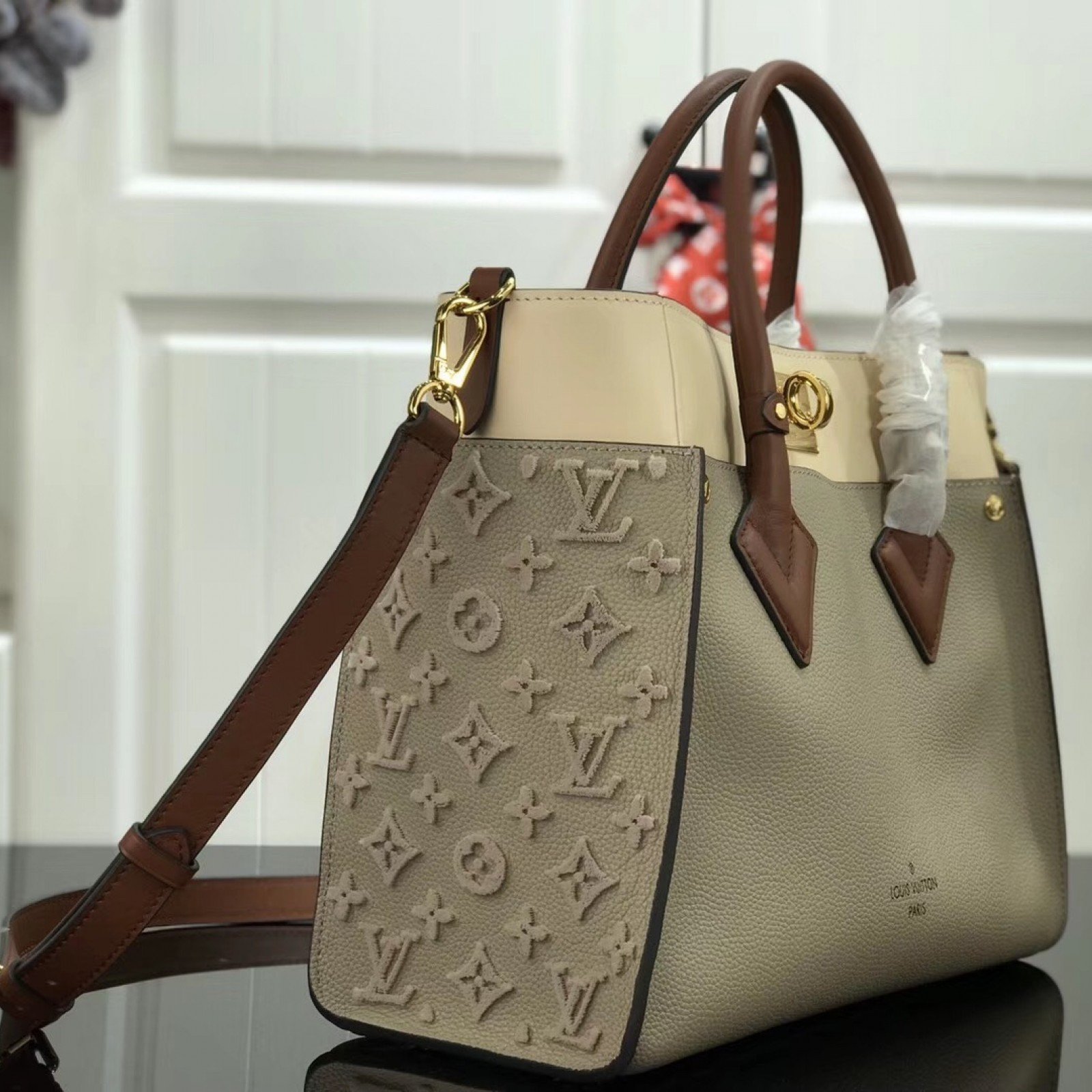 LV ON MY SIDE M53826