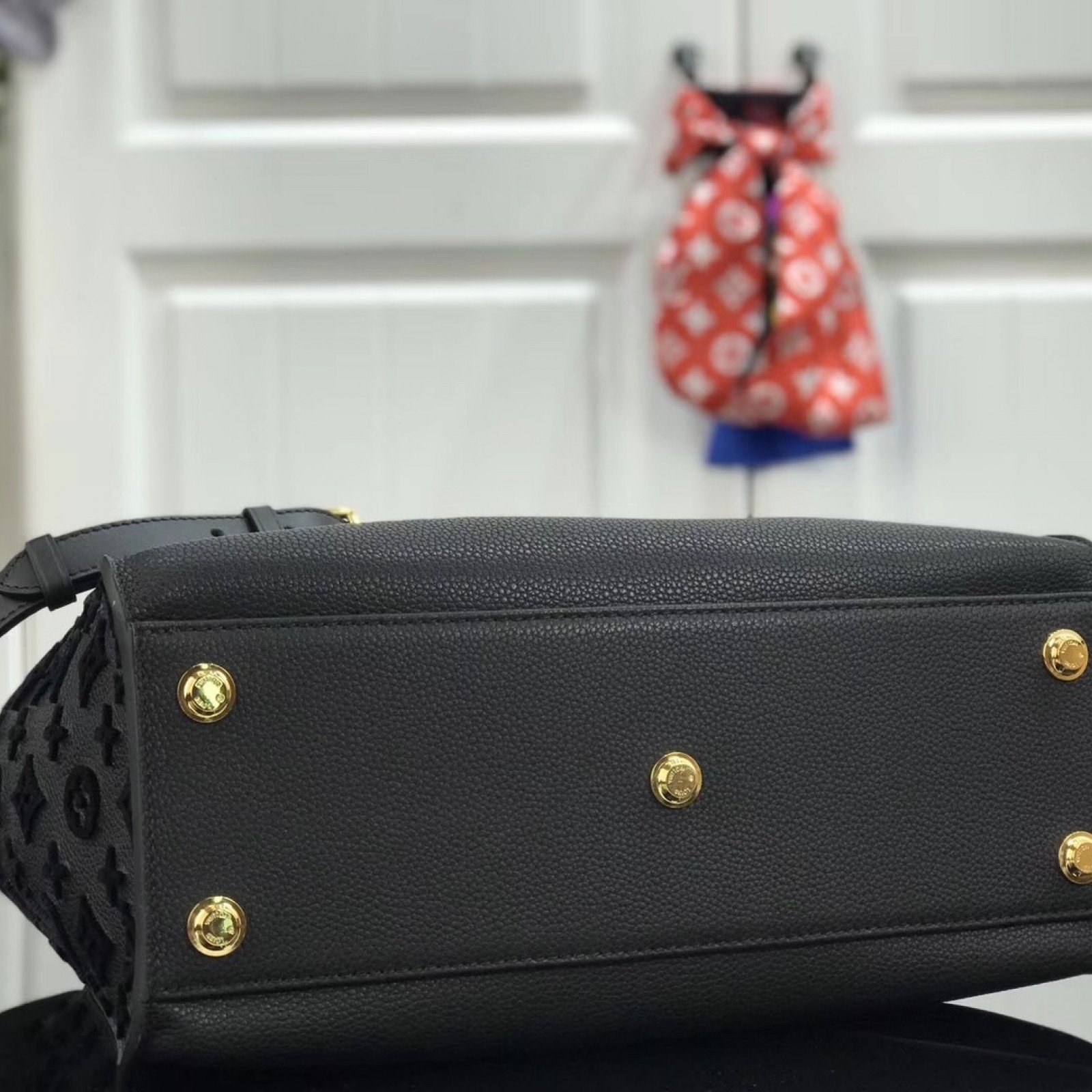 LV ON MY SIDE M53826