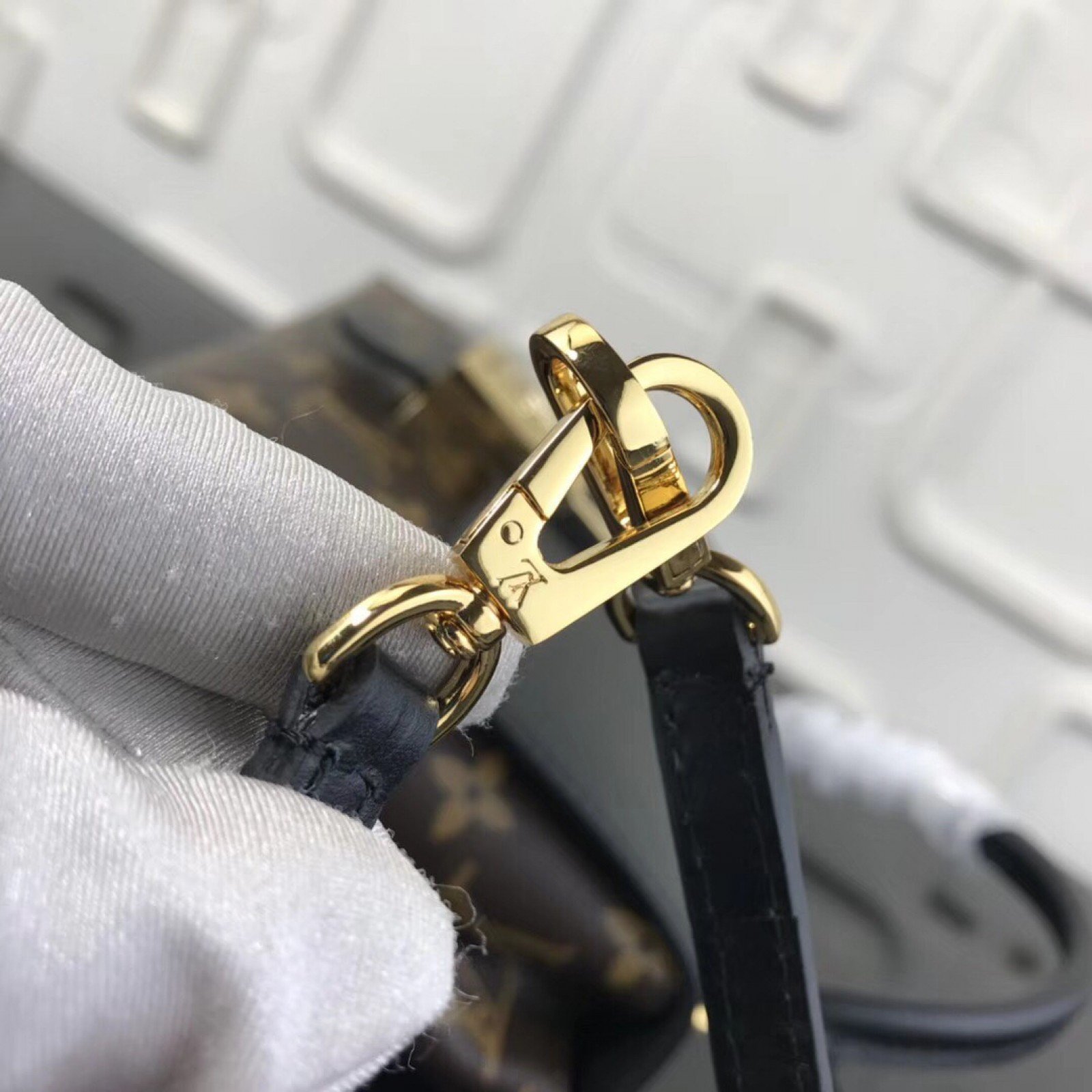 LV ONE HANDLE FLAP BAG M43129