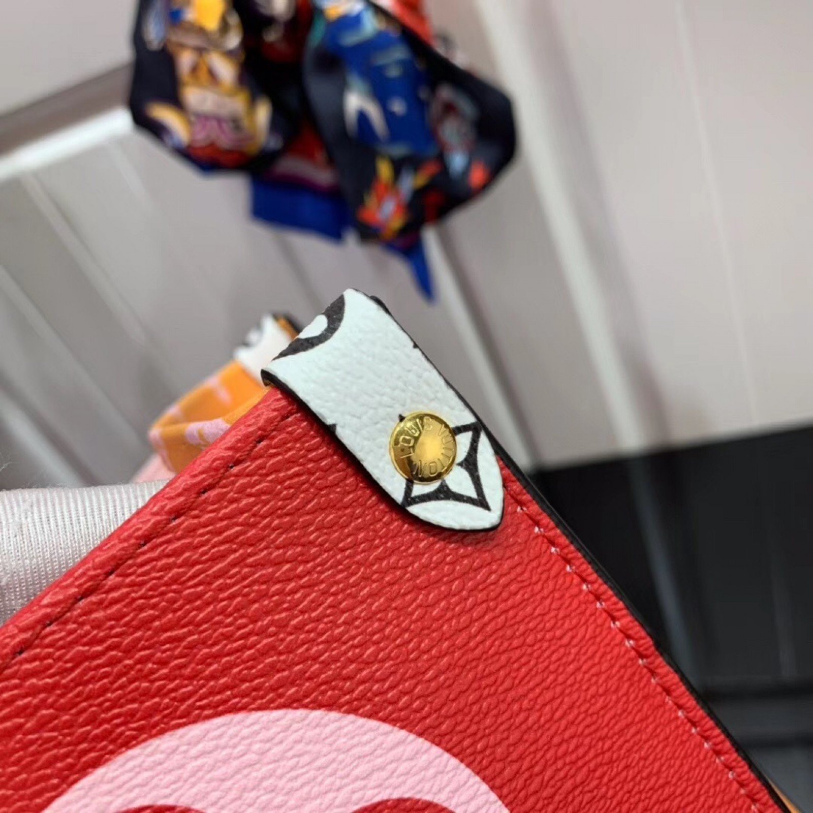 LV ONTHEGO BAG M44570