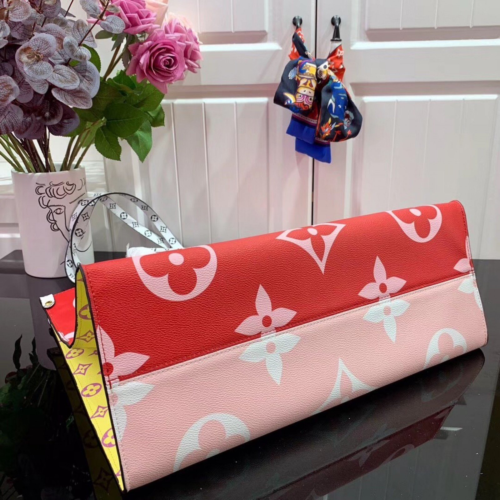 LV ONTHEGO BAG M44570