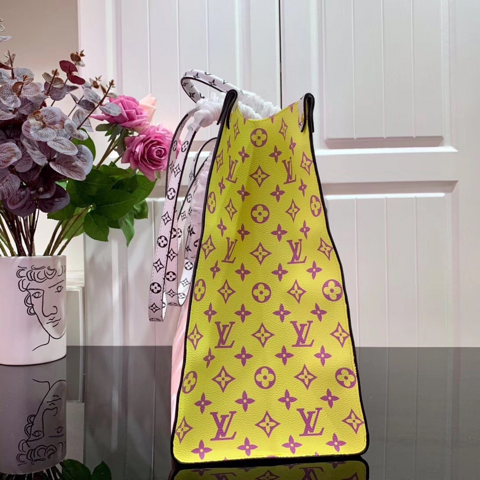 LV ONTHEGO BAG M44570