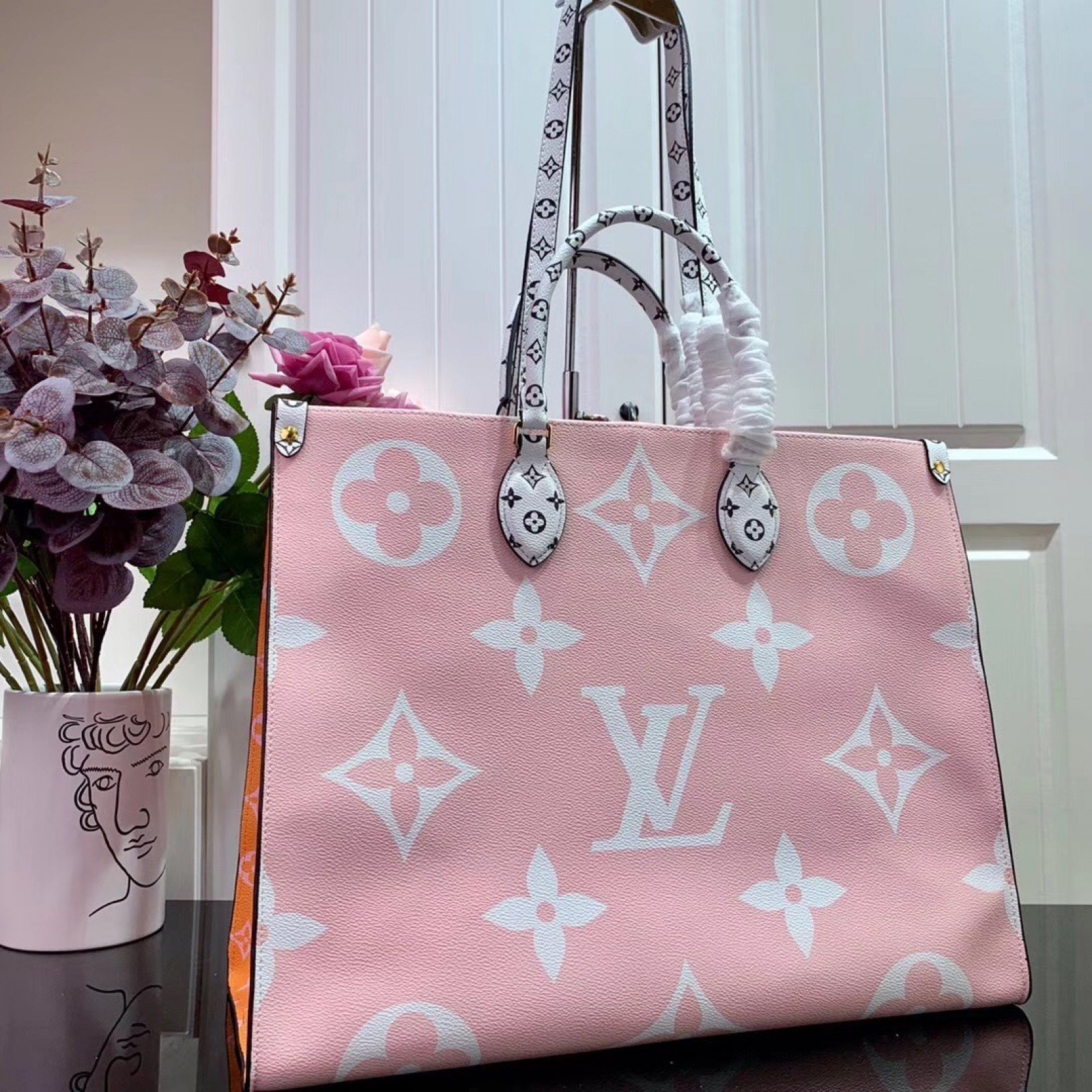 LV ONTHEGO BAG M44570