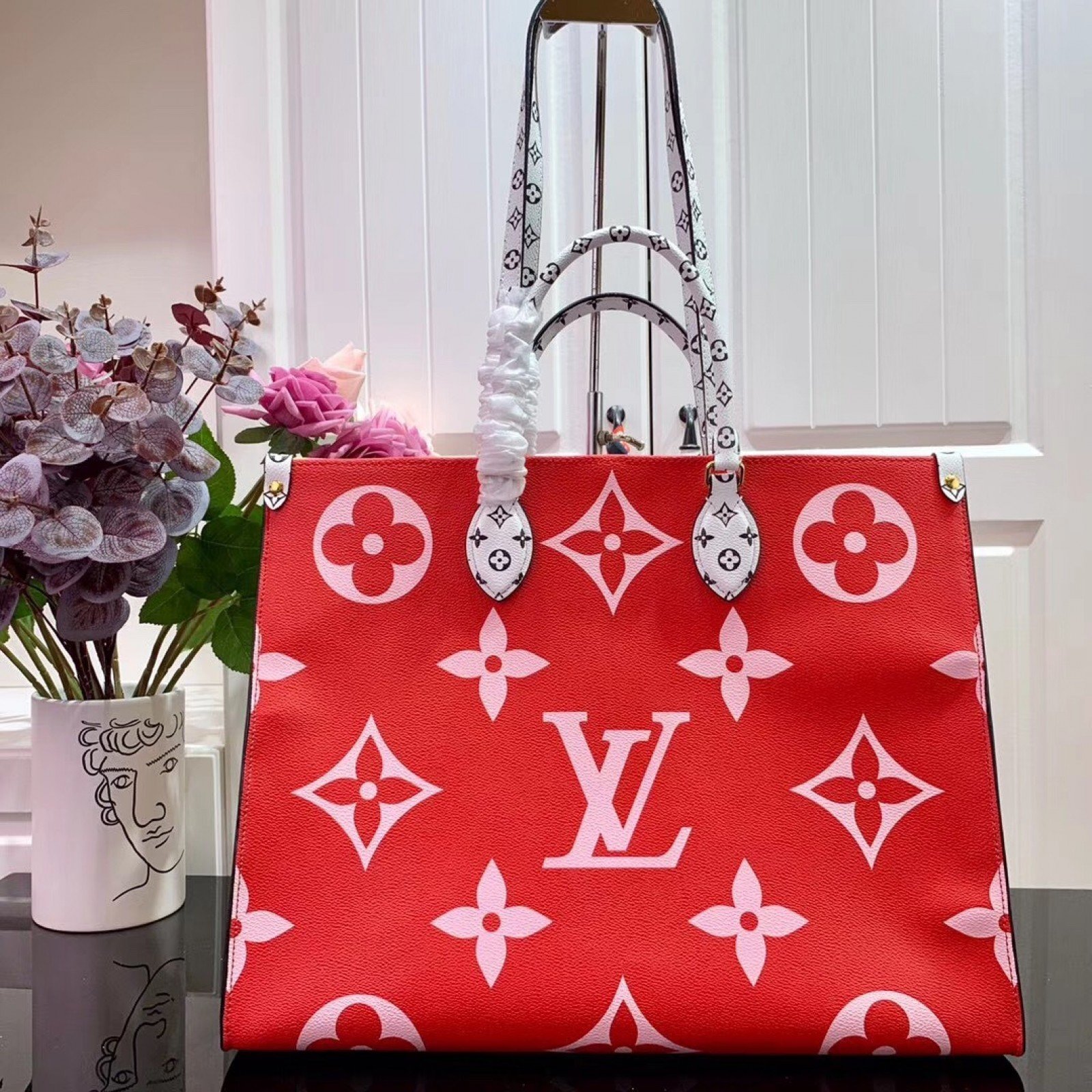 LV ONTHEGO BAG M44570