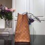LV ONTHEGO BAG M44570