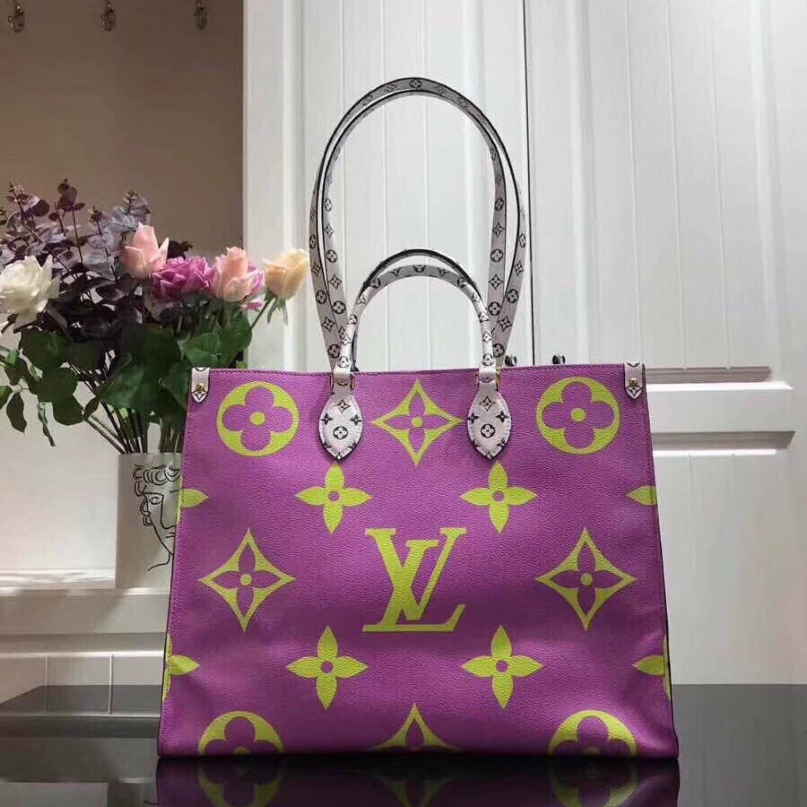 LV ONTHEGO BAG M44570