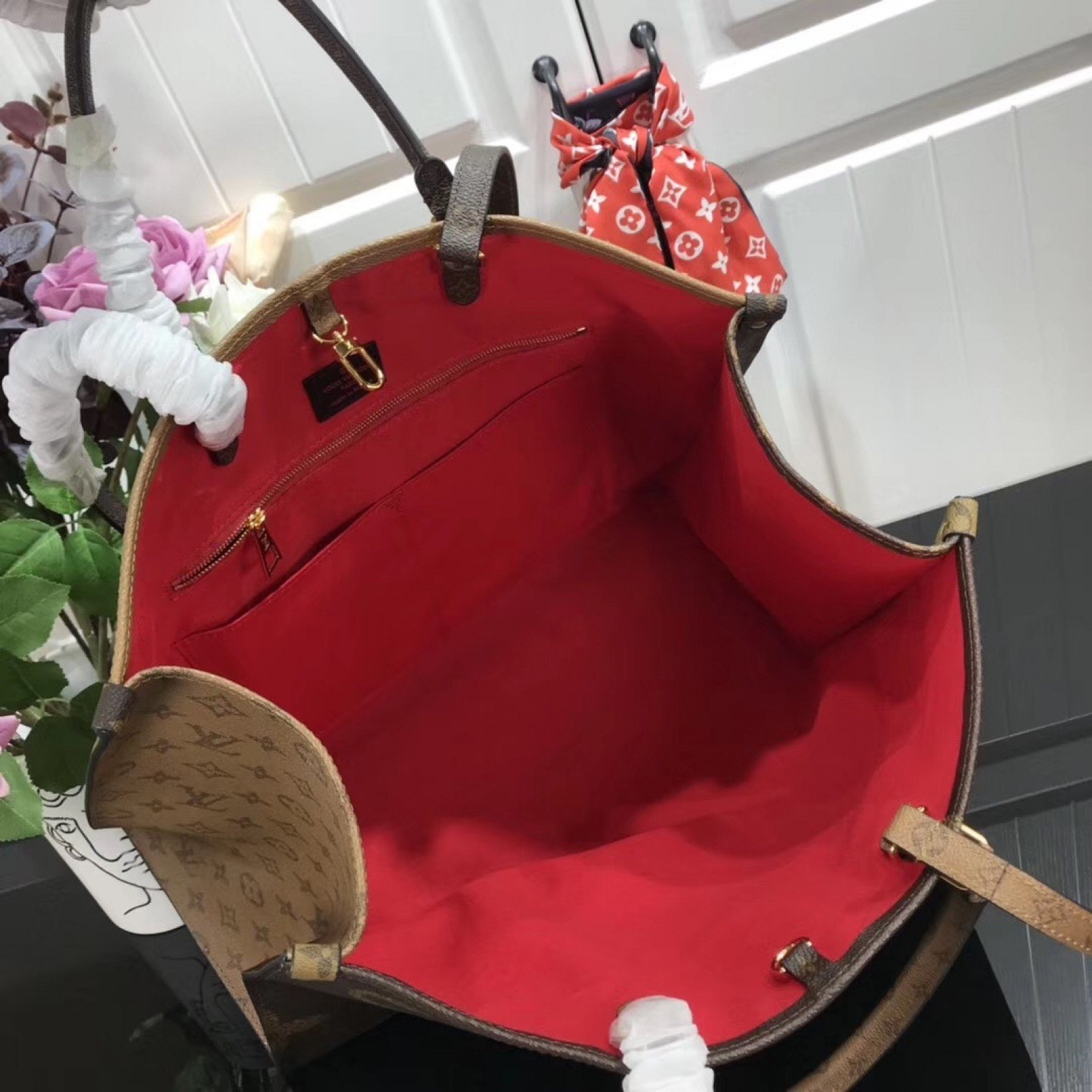 LV ONTHEGO BAG M44570LS