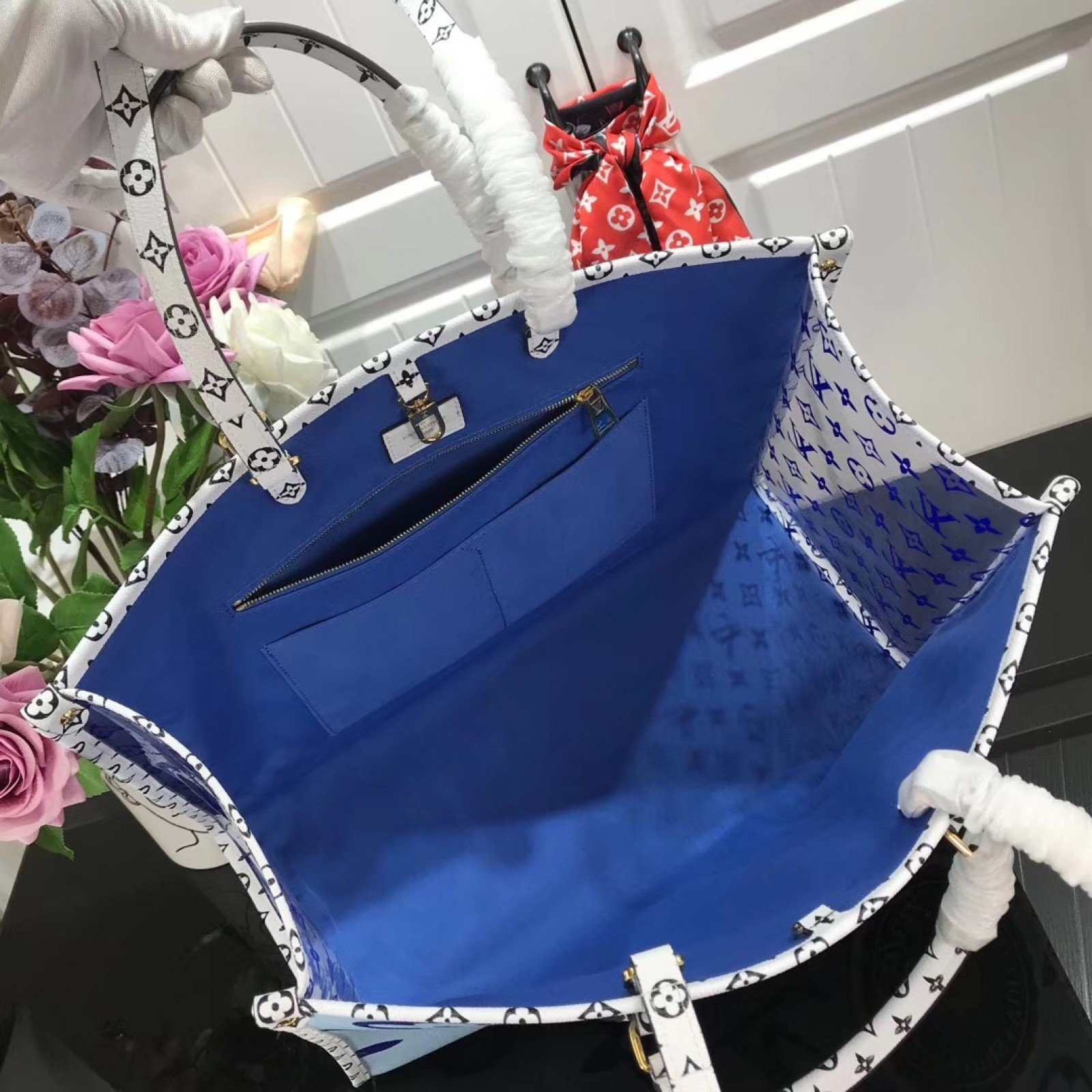 LV ONTHEGO BAG M44570LS