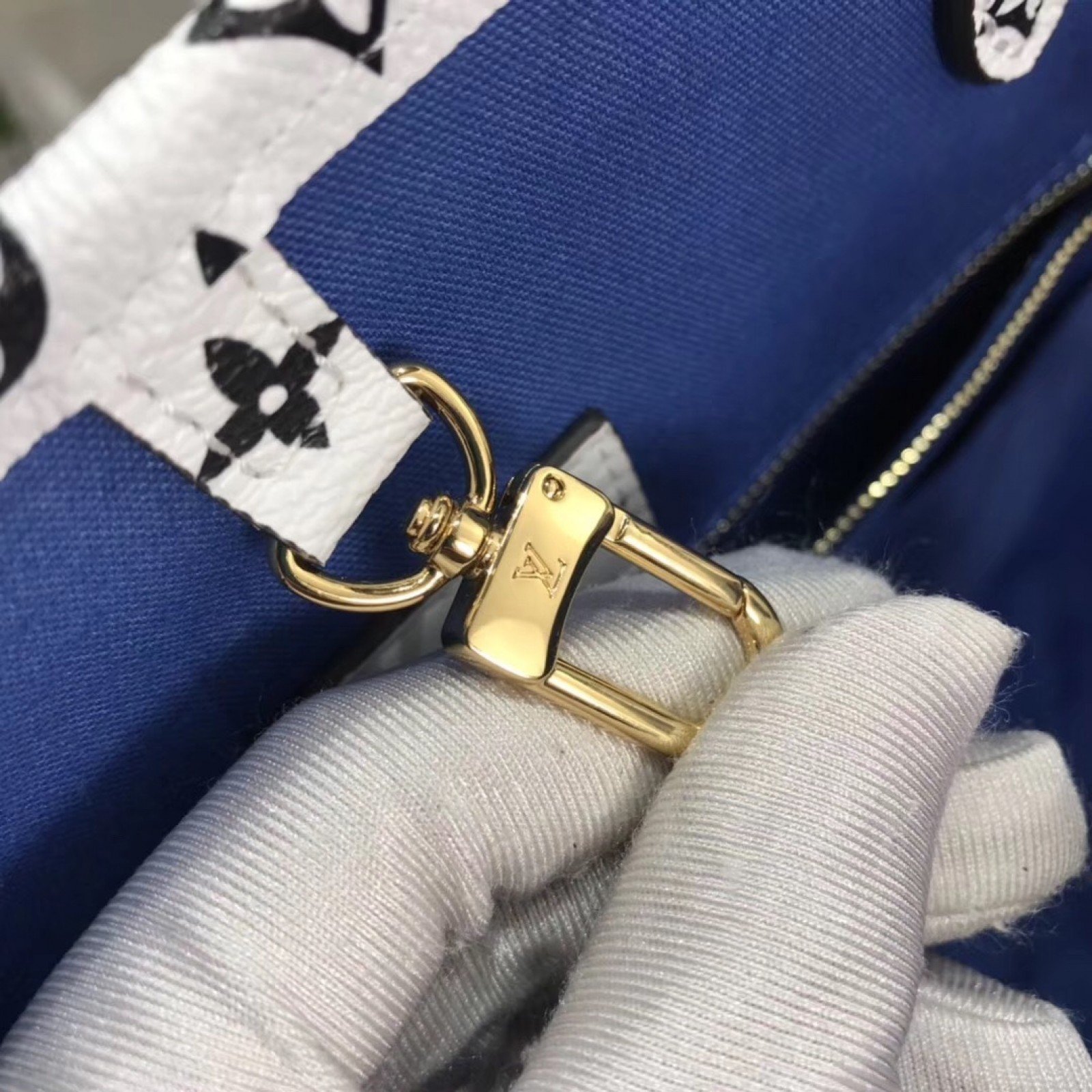 LV ONTHEGO BAG M44570LS