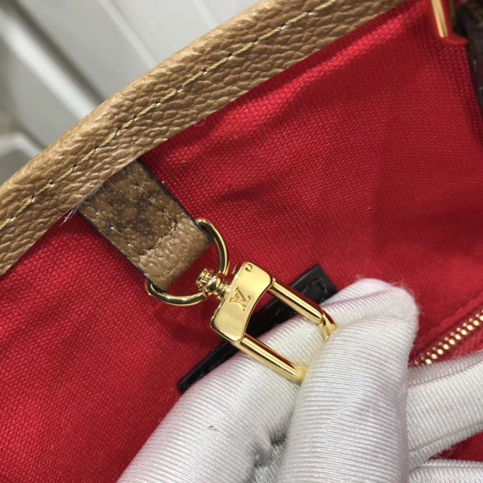 LV ONTHEGO BAG M44570LS