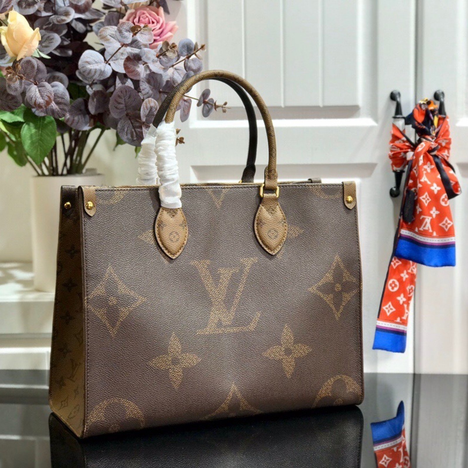 LV ONTHEGO BAG M44576