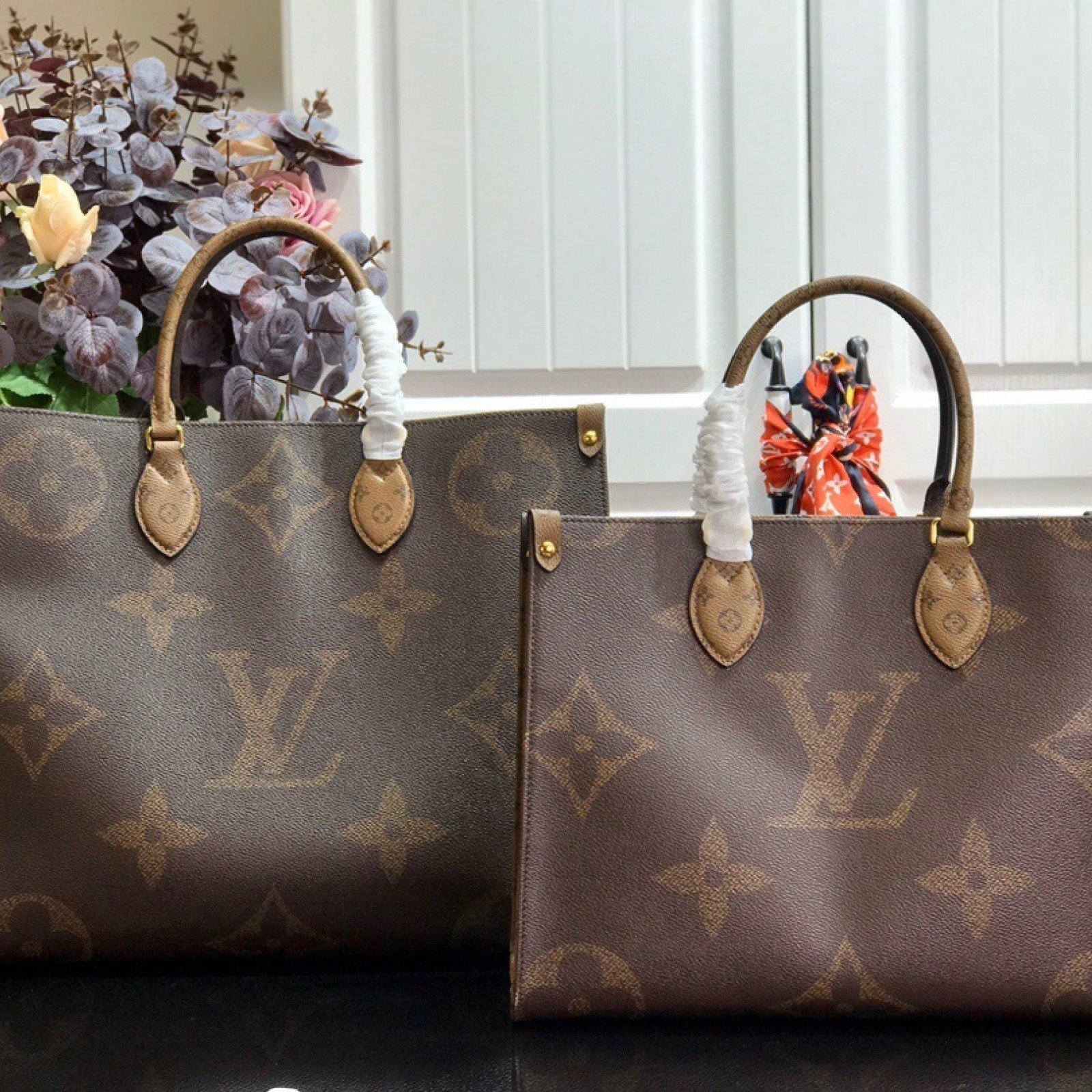 LV ONTHEGO BAG M44576