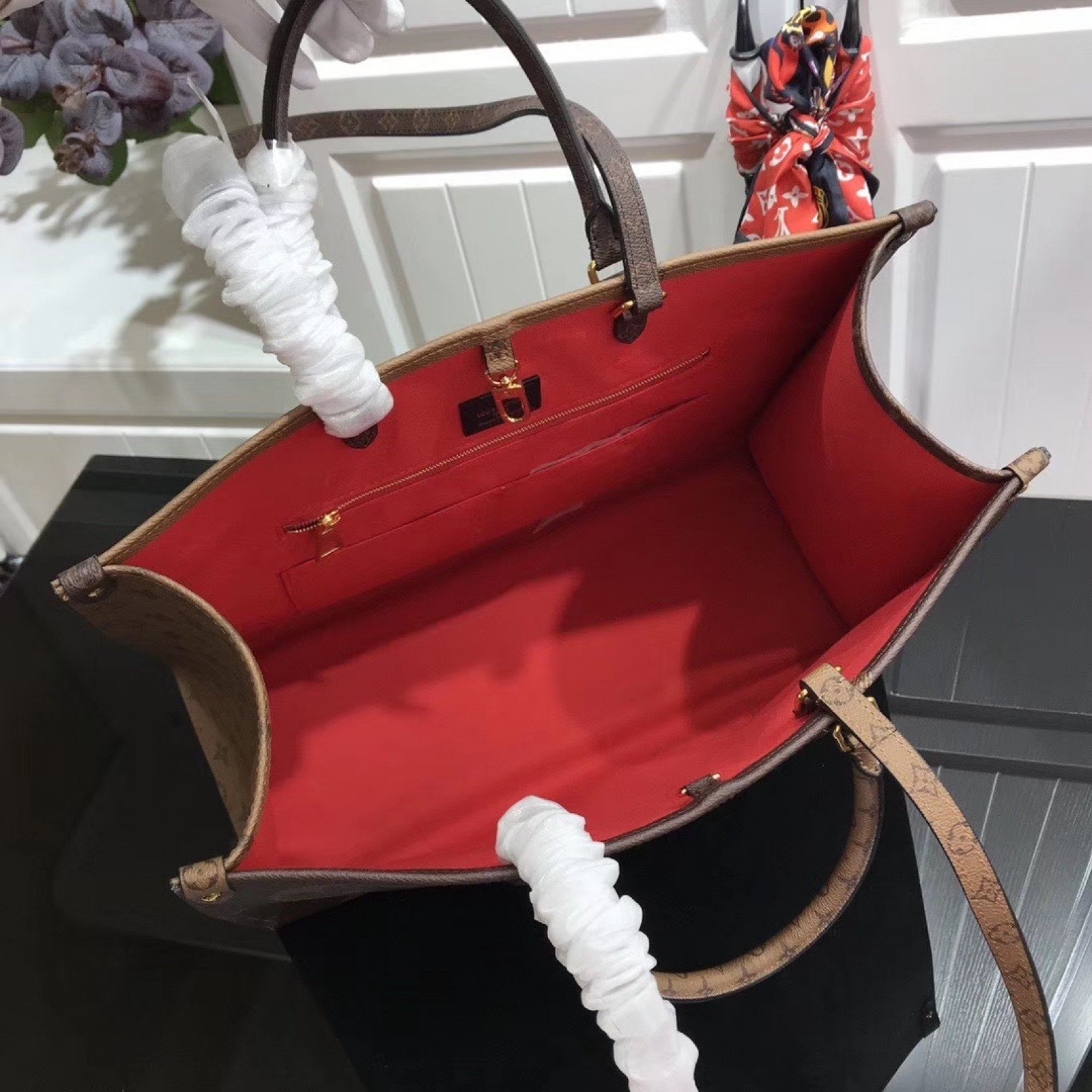 LV ONTHEGO BAG M44576