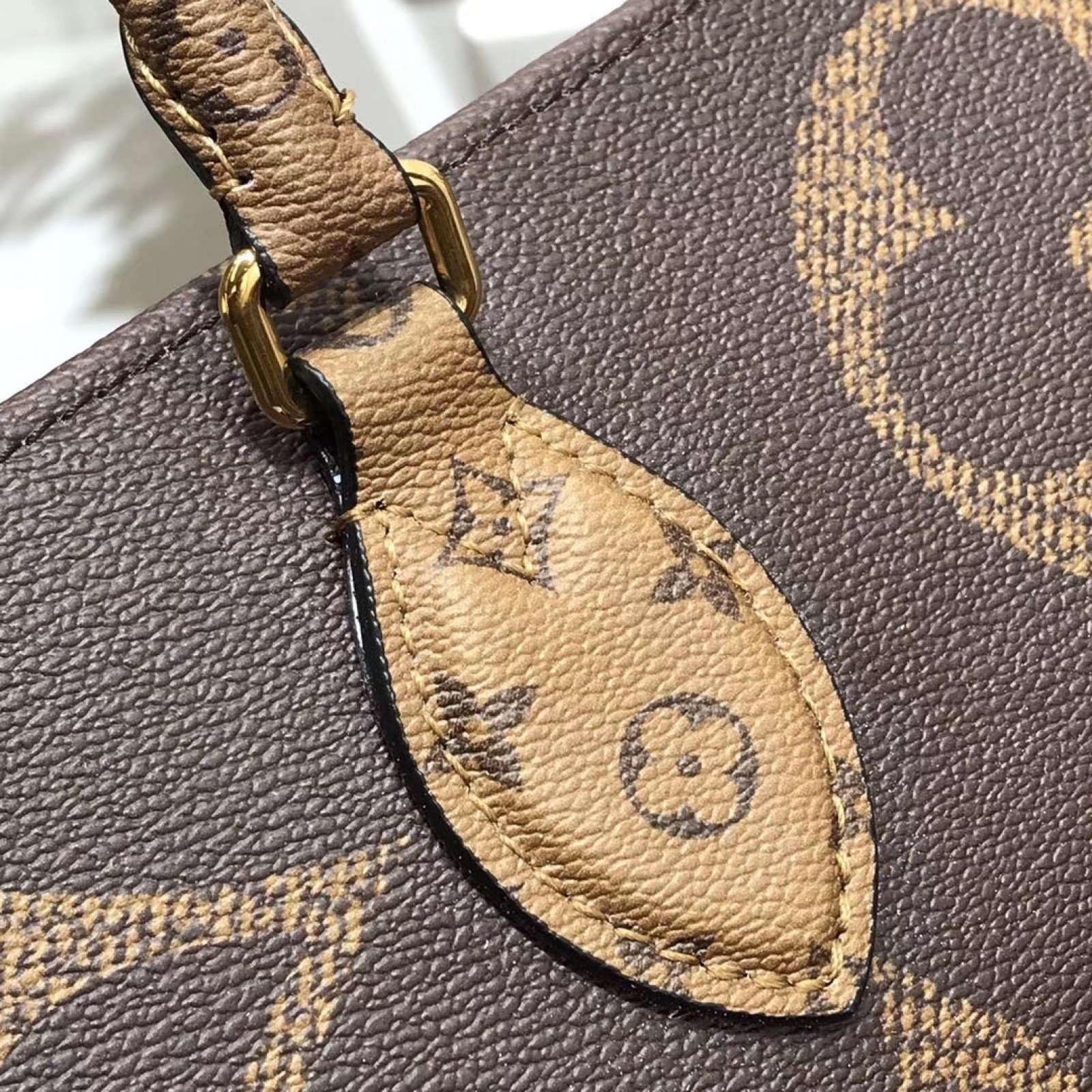 LV ONTHEGO BAG M44576