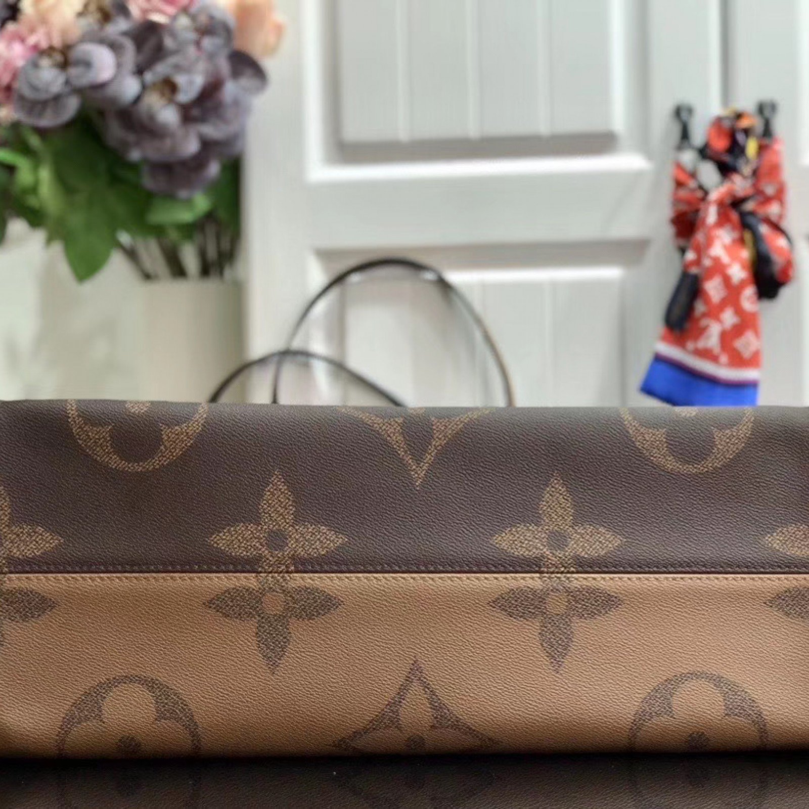LV ONTHEGO BAG M44576