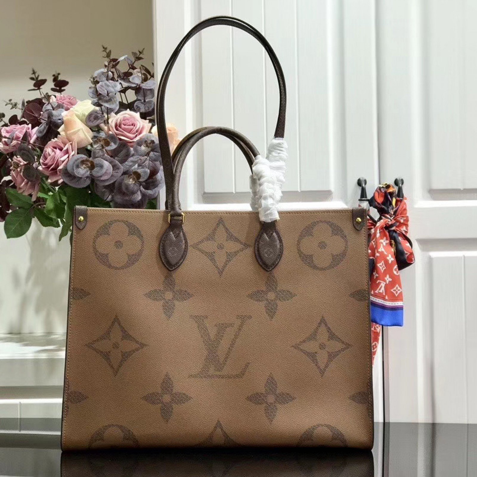 LV ONTHEGO BAG M44576