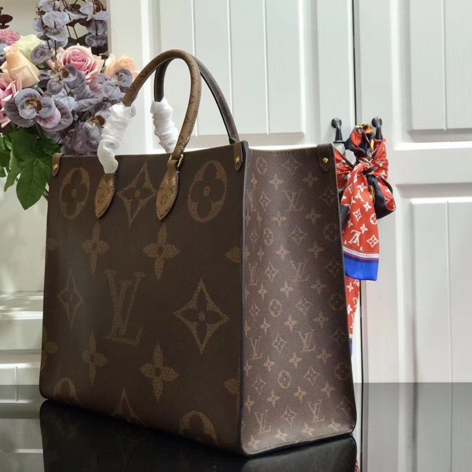 LV ONTHEGO BAG M44576